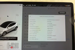 valkoinen Tesla Model Y 2022 kuva 24.
