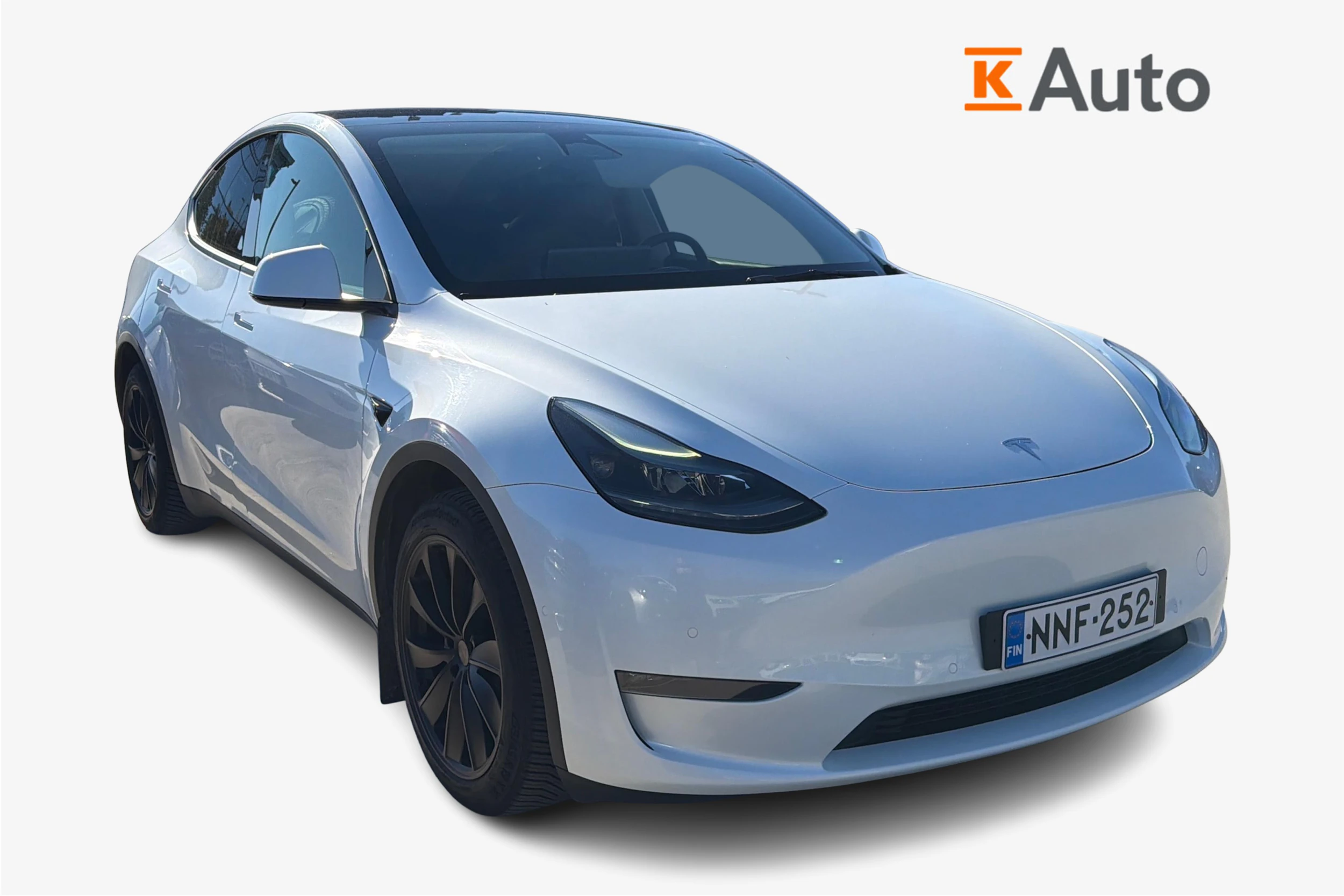 valkoinen Tesla Model Y 2022 kuva 1.