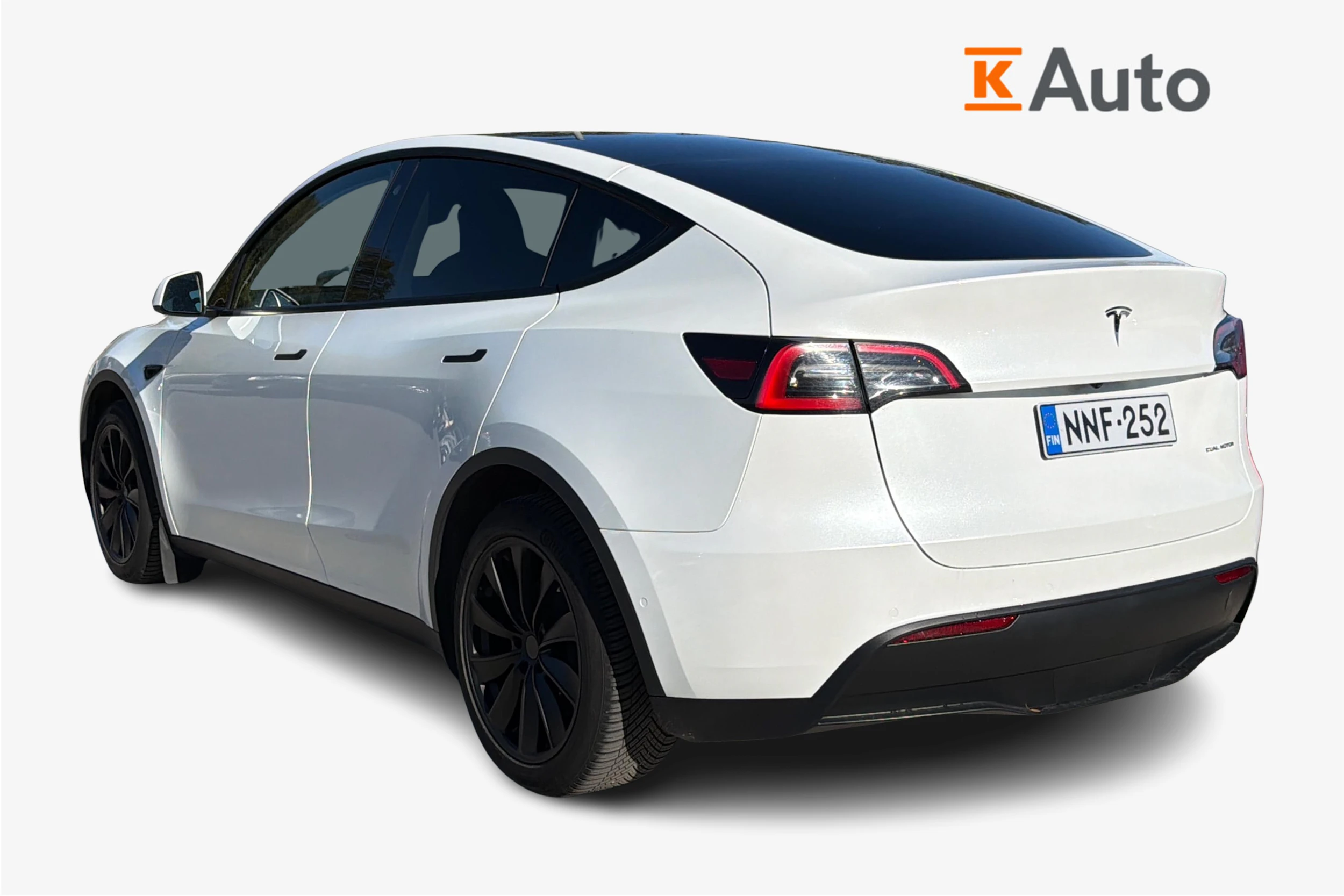 valkoinen Tesla Model Y 2022 kuva 2.