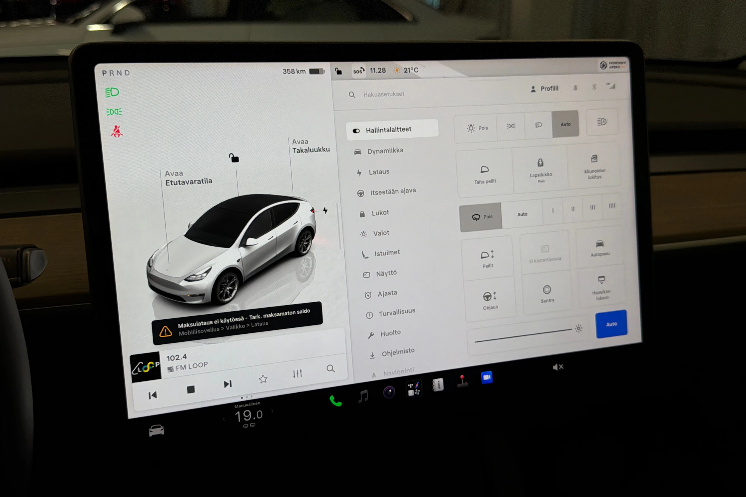 valkoinen Tesla Model Y 2022 kuva 22.