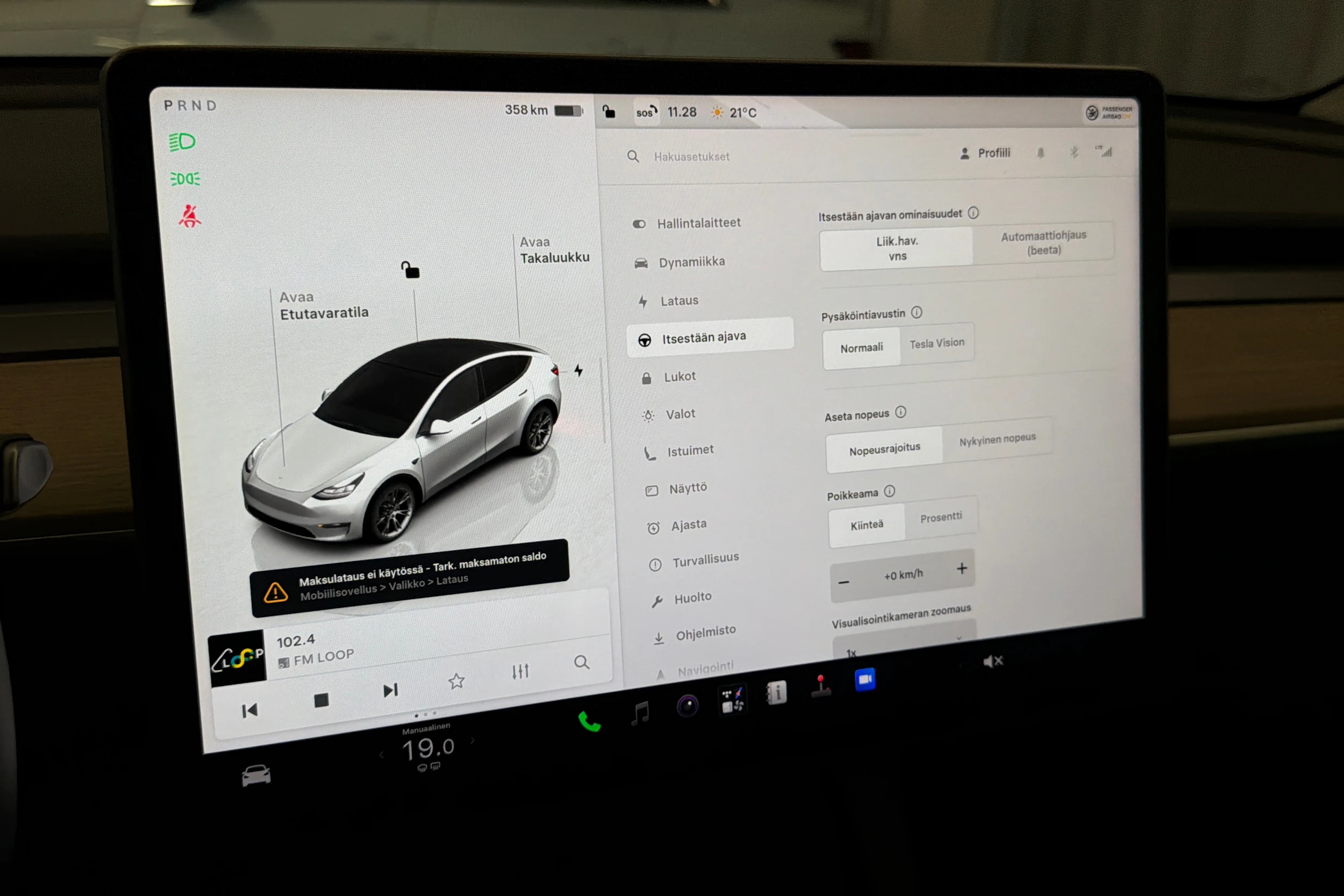 valkoinen Tesla Model Y 2022 kuva 24.