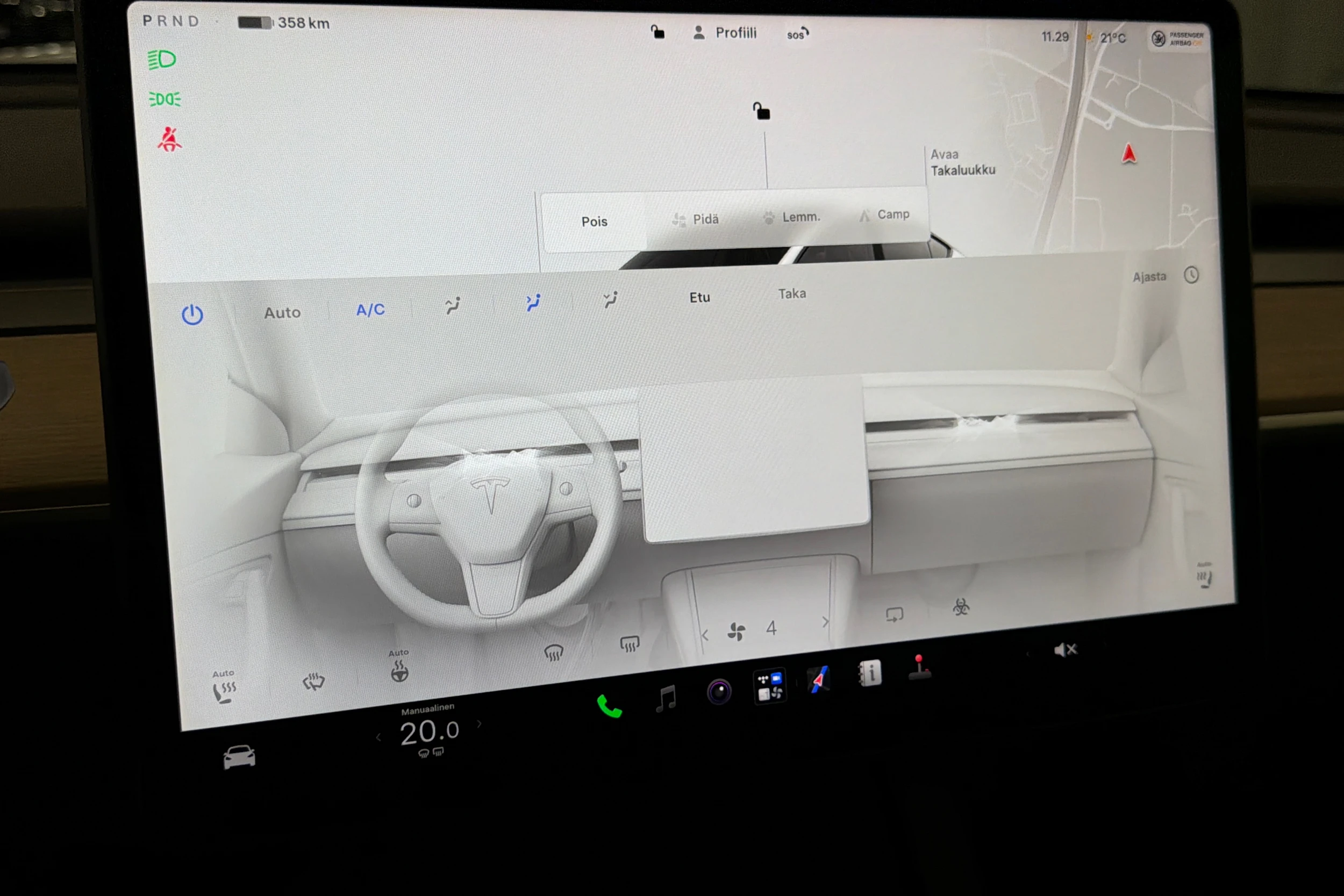 valkoinen Tesla Model Y 2022 kuva 29.