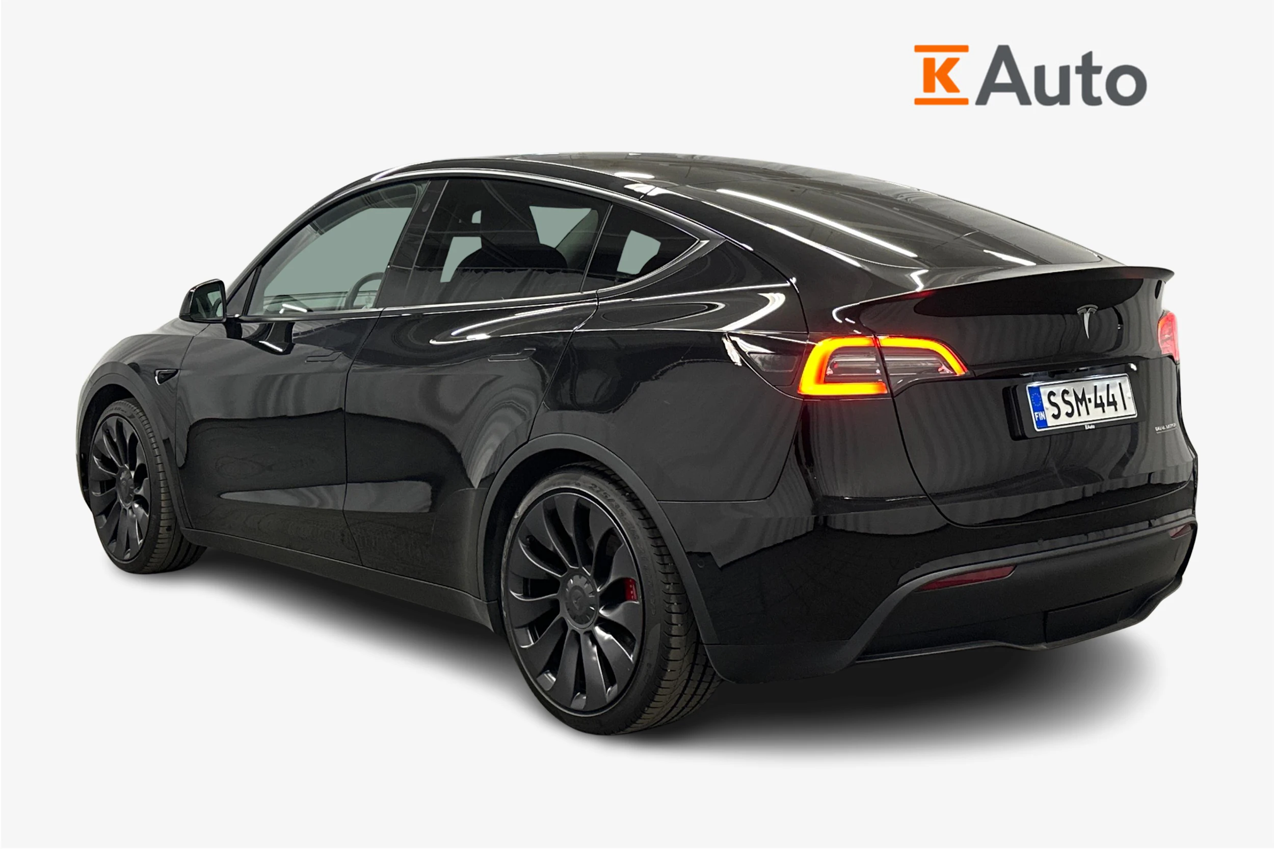 musta Tesla Model Y 2022 kuva 3.