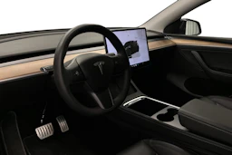 musta Tesla Model Y 2022 kuva 8.
