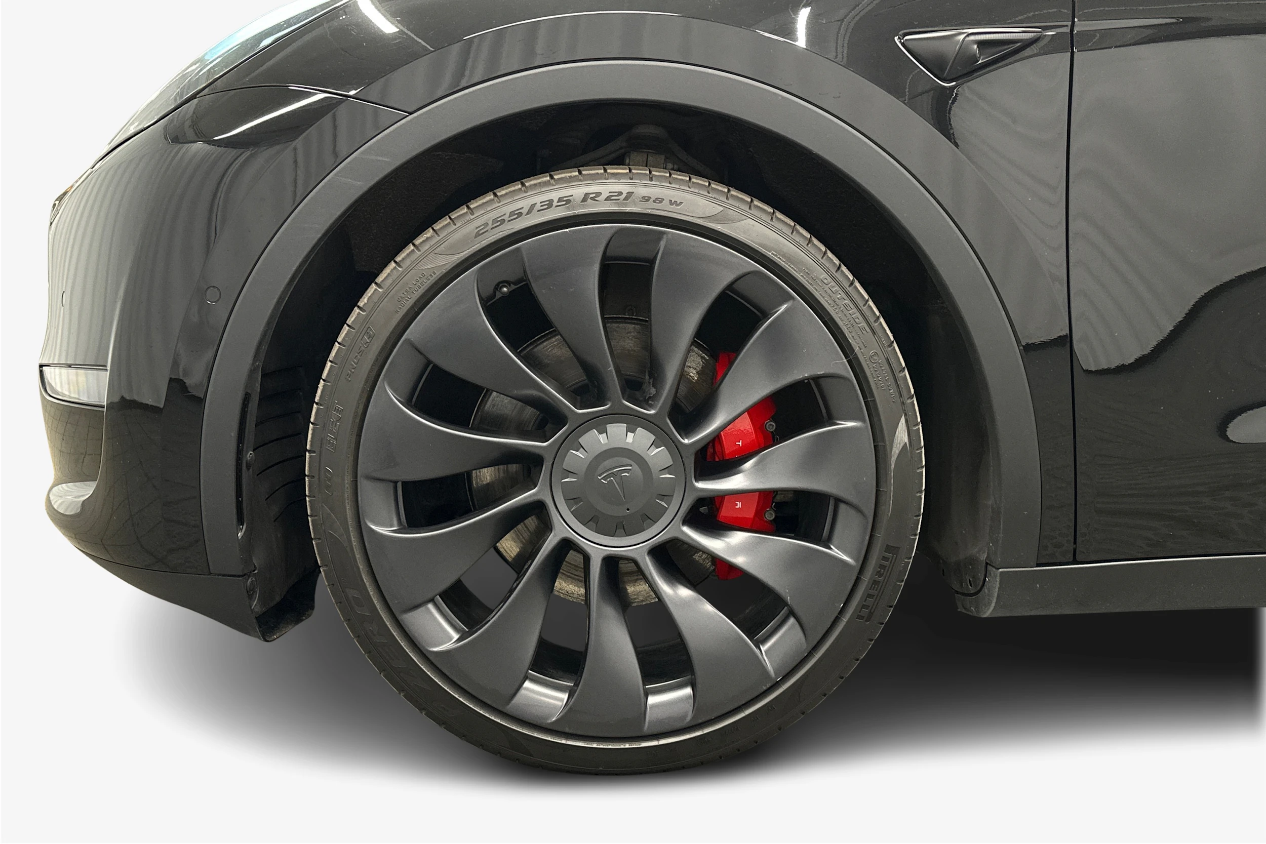 musta Tesla Model Y 2022 kuva 12.