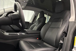 musta Tesla Model Y 2022 kuva 17.