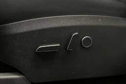 musta Tesla Model Y 2022 kuva 18.