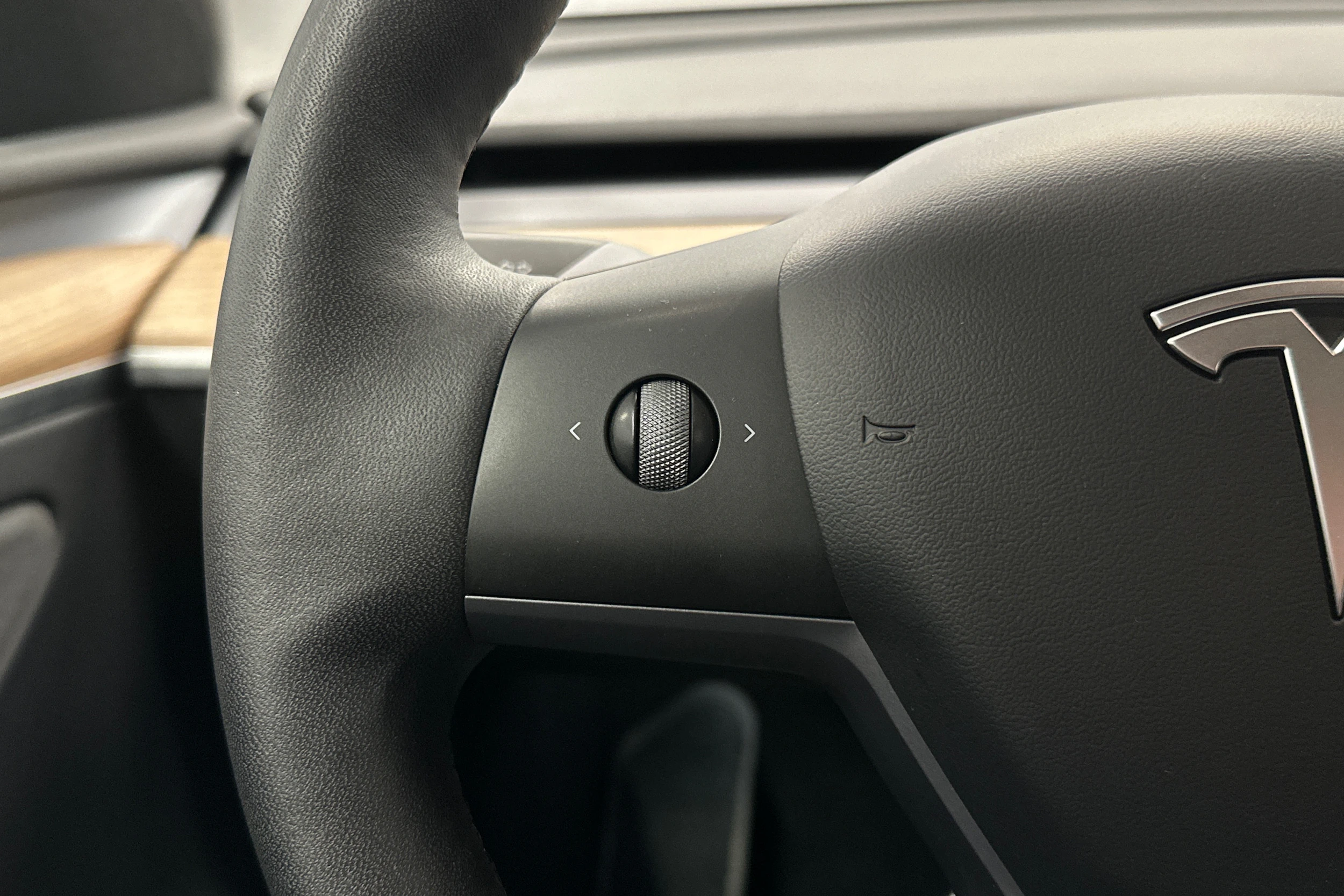 musta Tesla Model Y 2022 kuva 20.