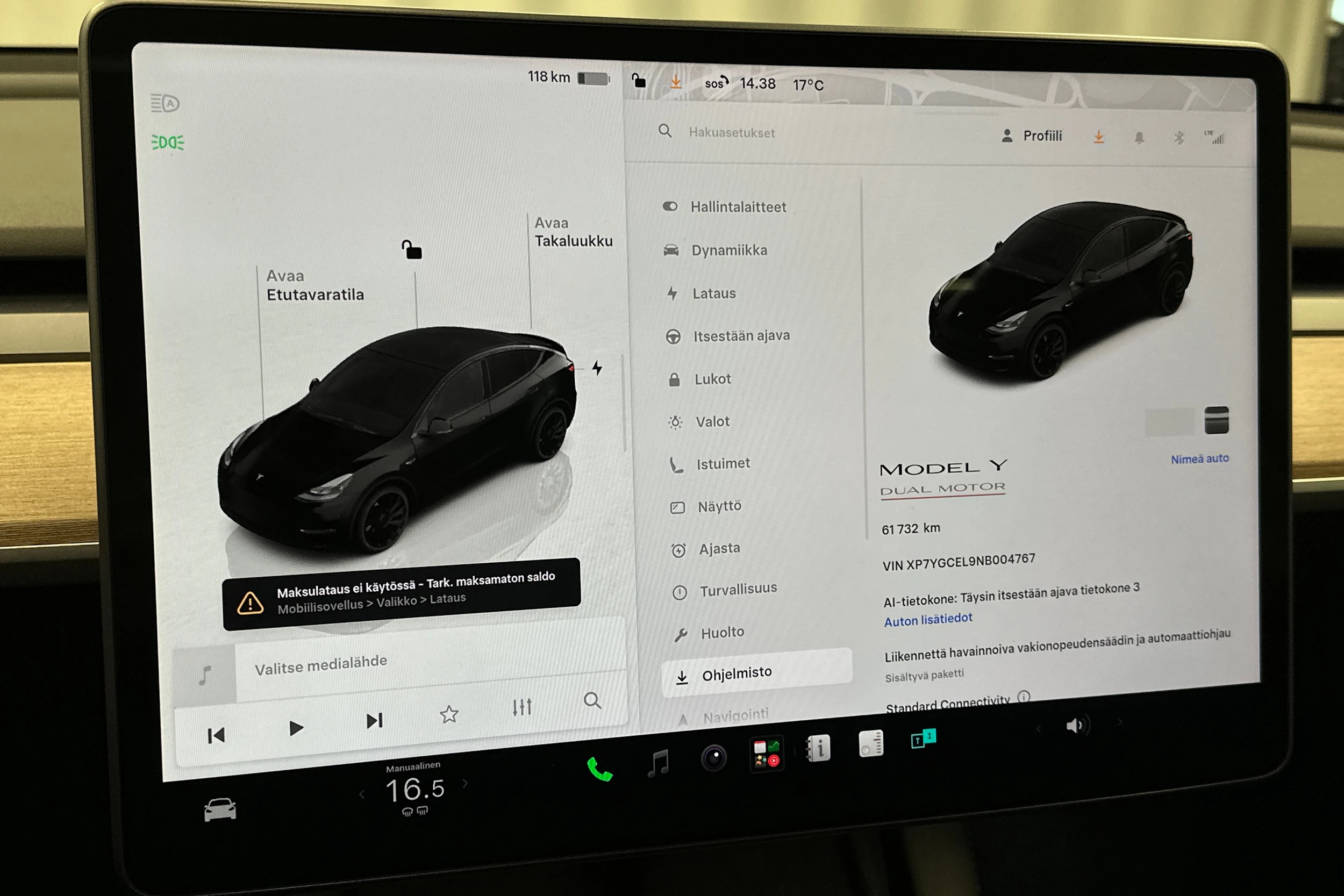 musta Tesla Model Y 2022 kuva 22.