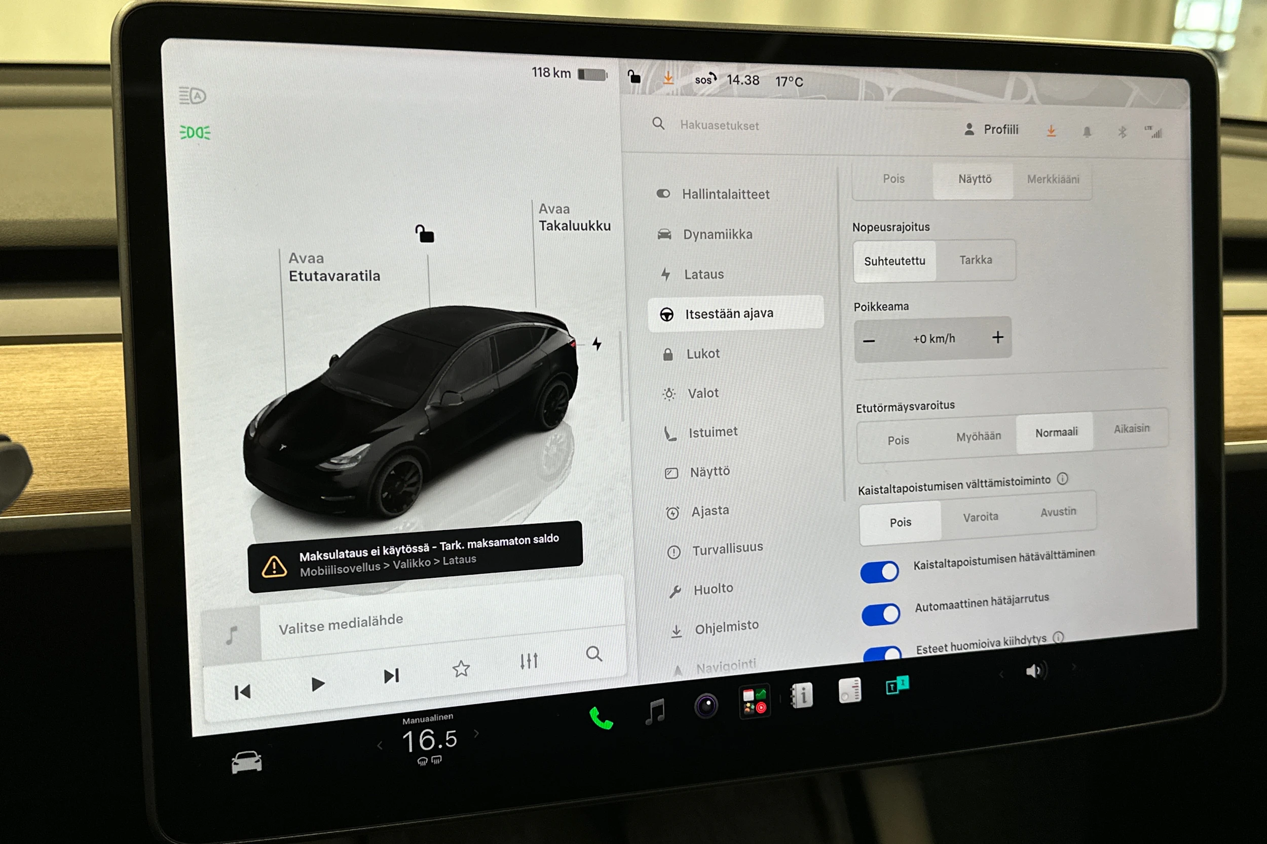 musta Tesla Model Y 2022 kuva 25.