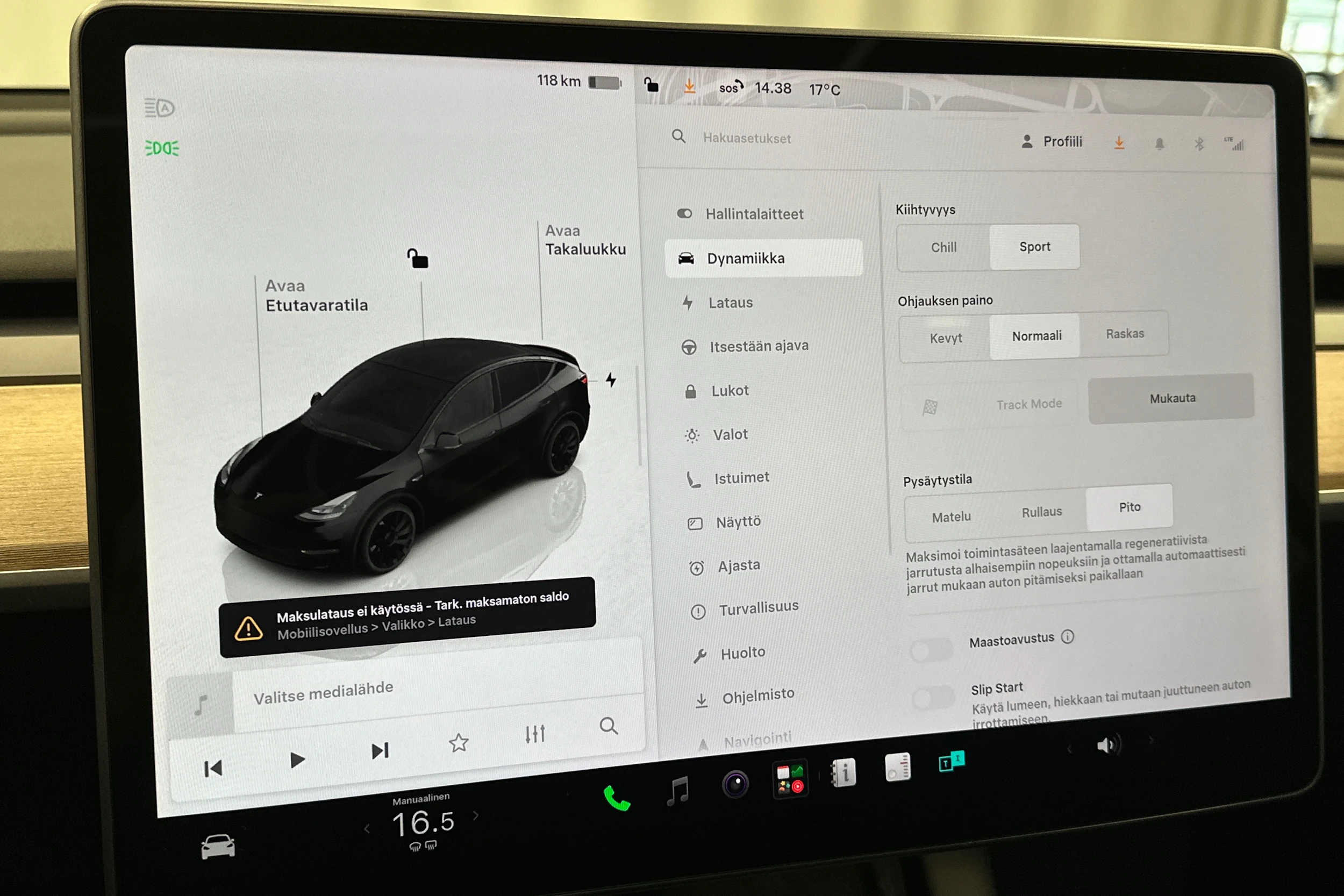 musta Tesla Model Y 2022 kuva 27.