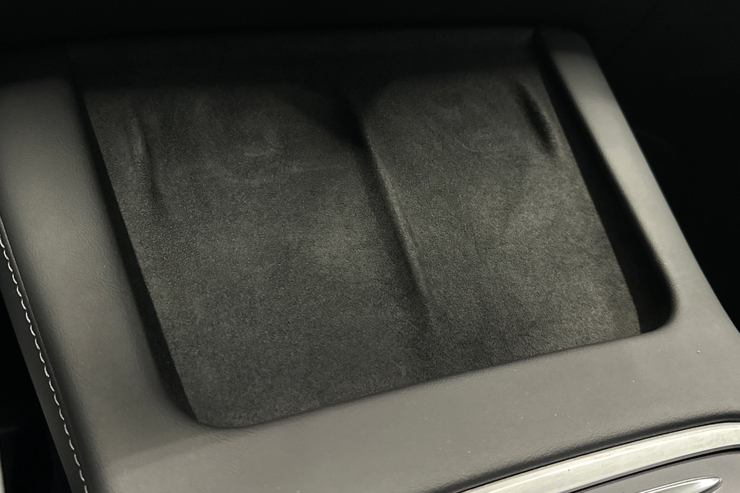 musta Tesla Model Y 2022 kuva 33.