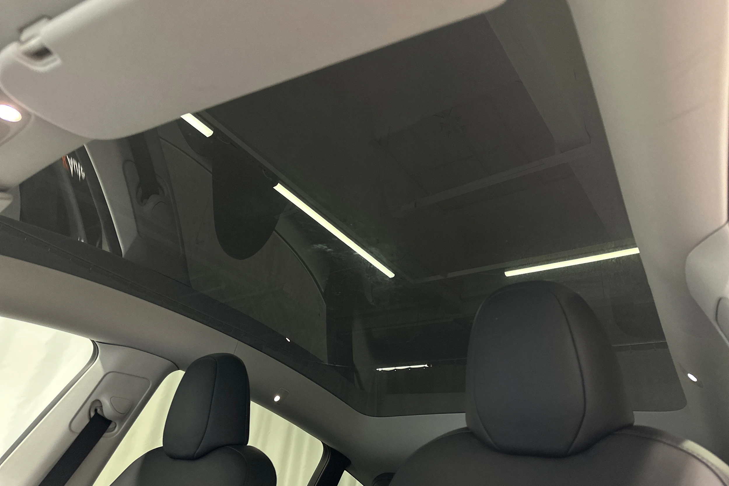 musta Tesla Model Y 2022 kuva 34.