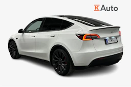 valkoinen Tesla Model Y 2022 kuva 3.