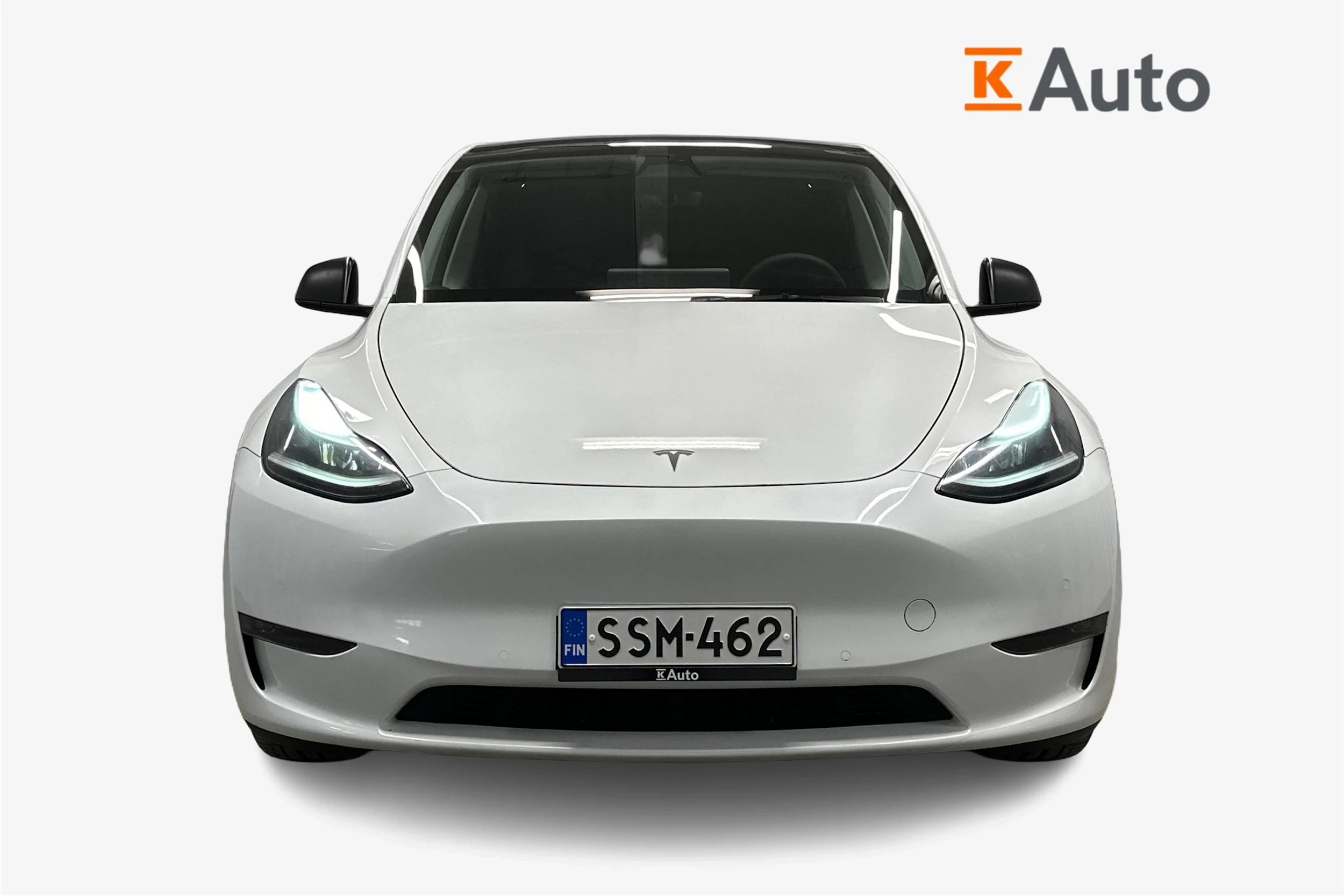 valkoinen Tesla Model Y 2022 kuva 5.