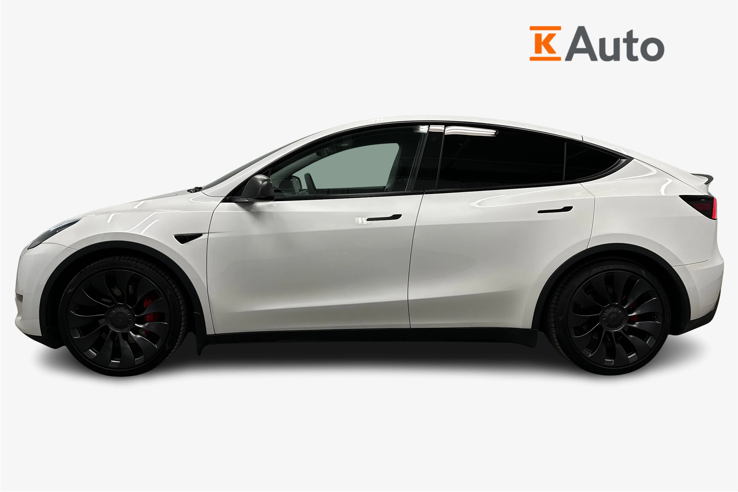 valkoinen Tesla Model Y 2022 kuva 7.