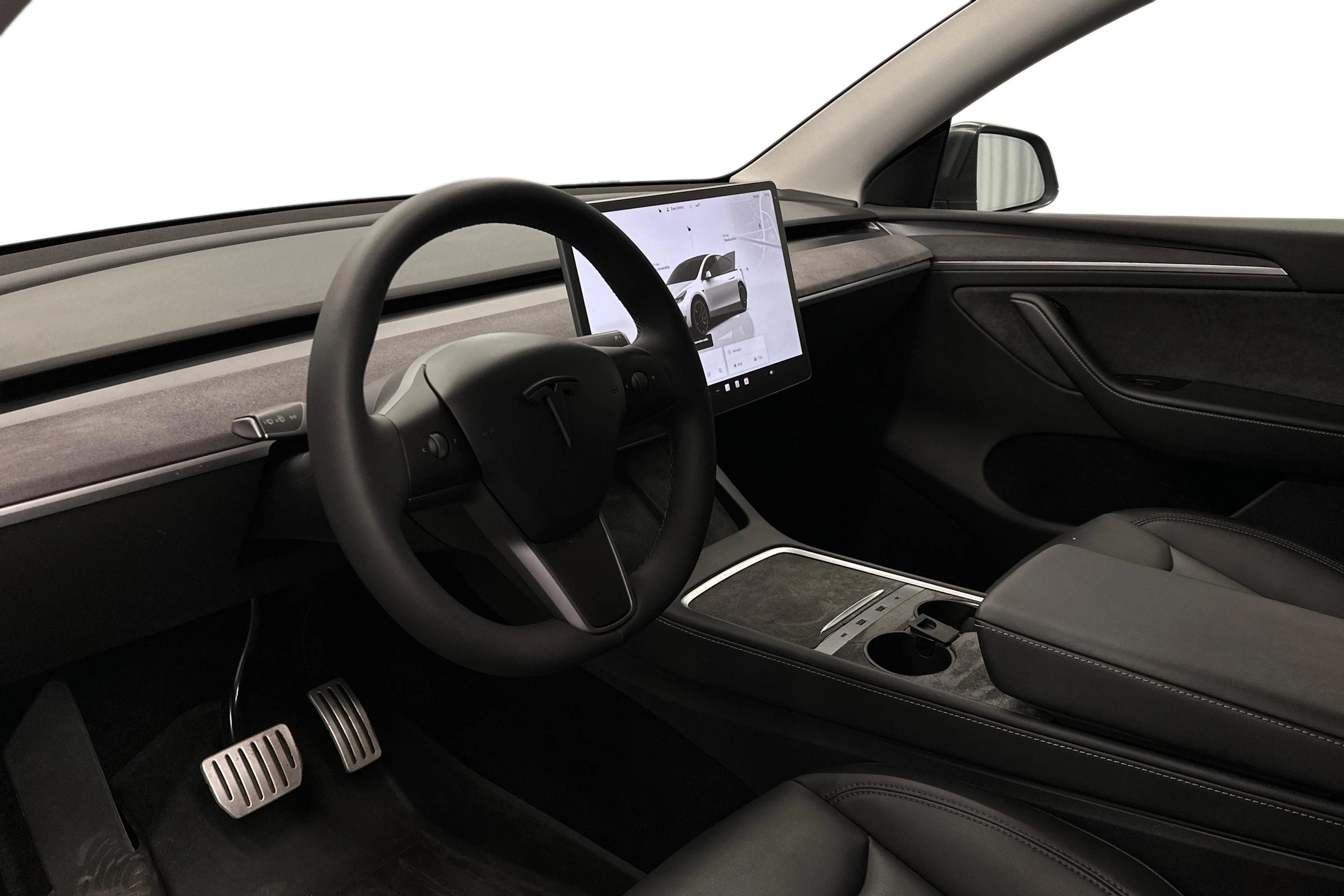 valkoinen Tesla Model Y 2022 kuva 8.