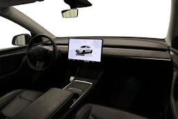 valkoinen Tesla Model Y 2022 kuva 9.
