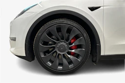 valkoinen Tesla Model Y 2022 kuva 12.
