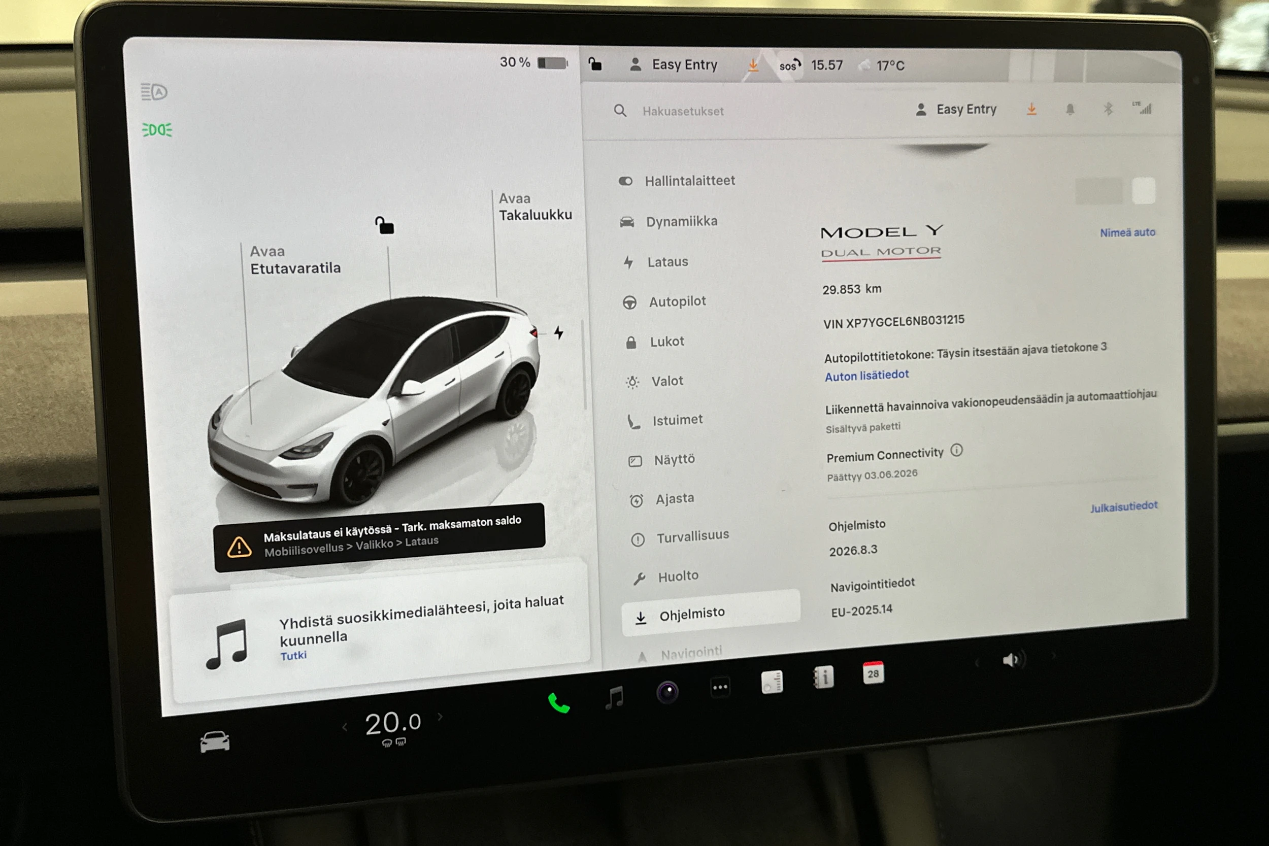 valkoinen Tesla Model Y 2022 kuva 23.