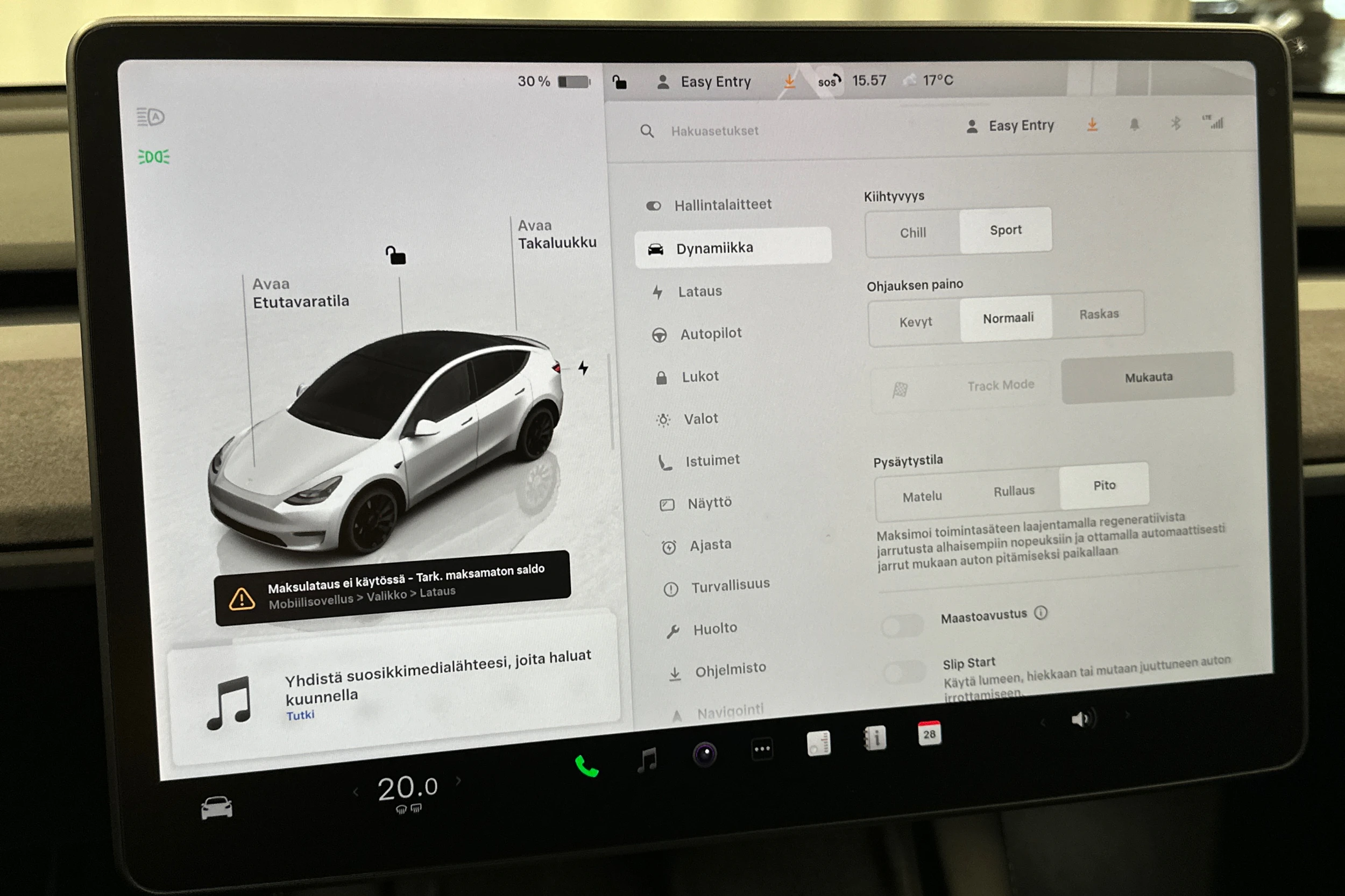 valkoinen Tesla Model Y 2022 kuva 24.