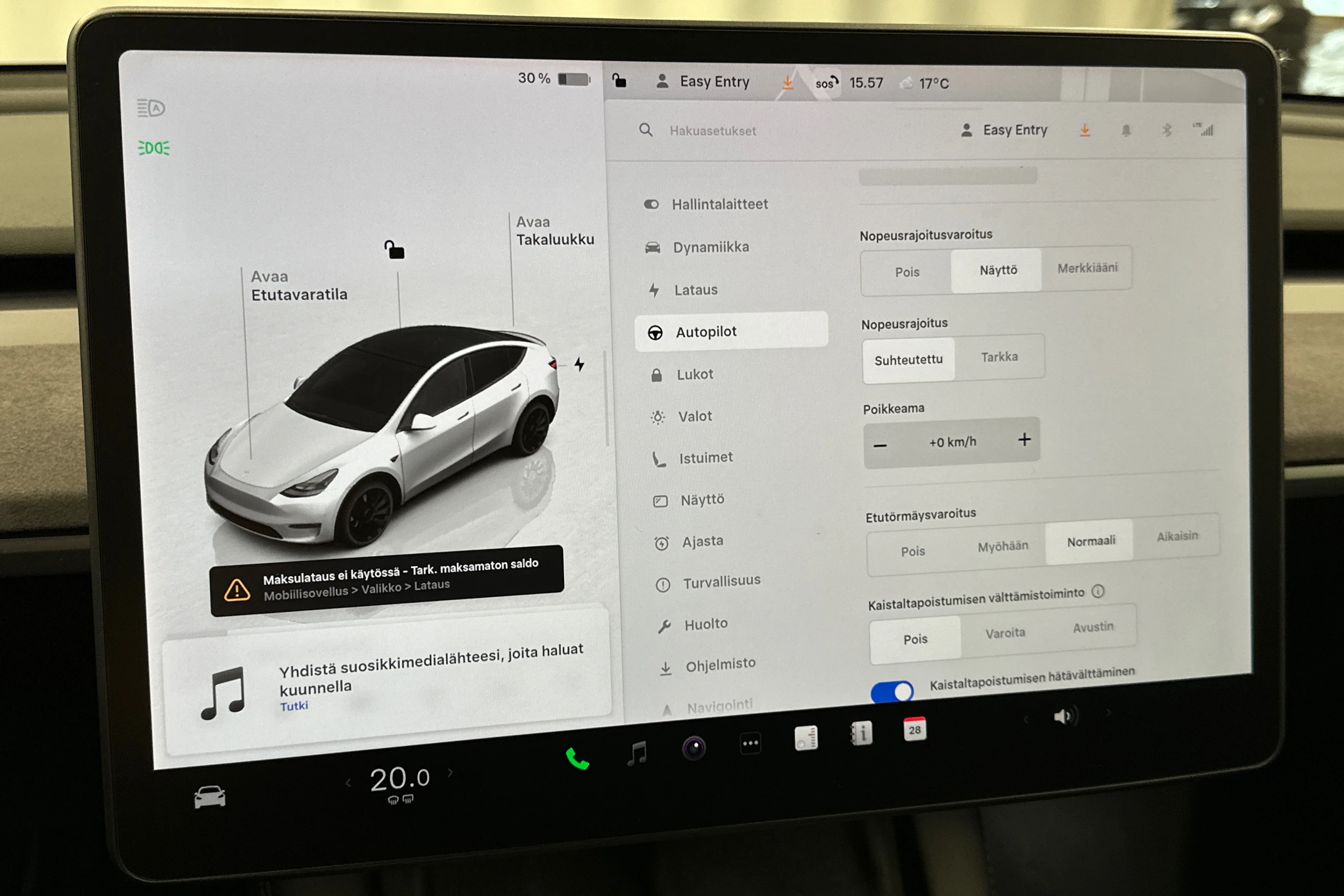 valkoinen Tesla Model Y 2022 kuva 25.