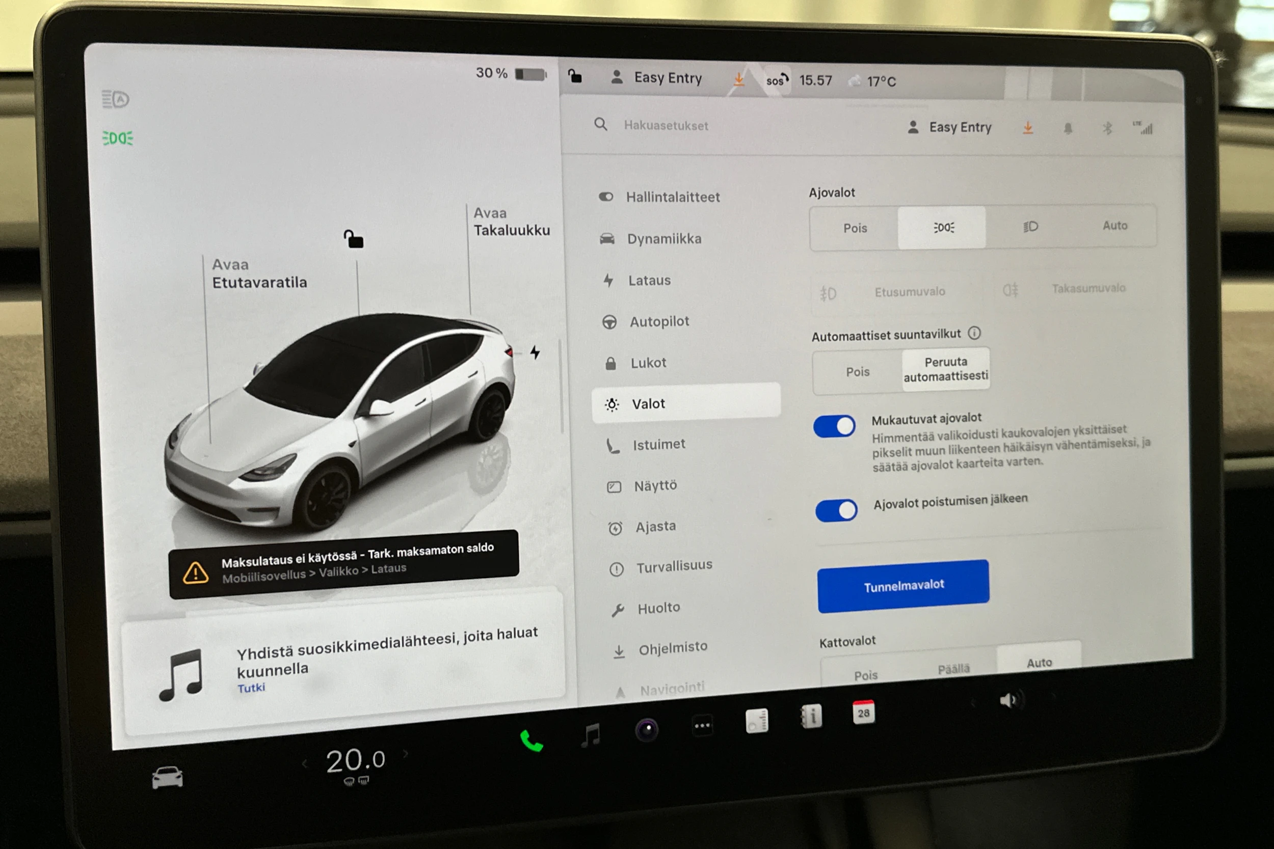 valkoinen Tesla Model Y 2022 kuva 26.