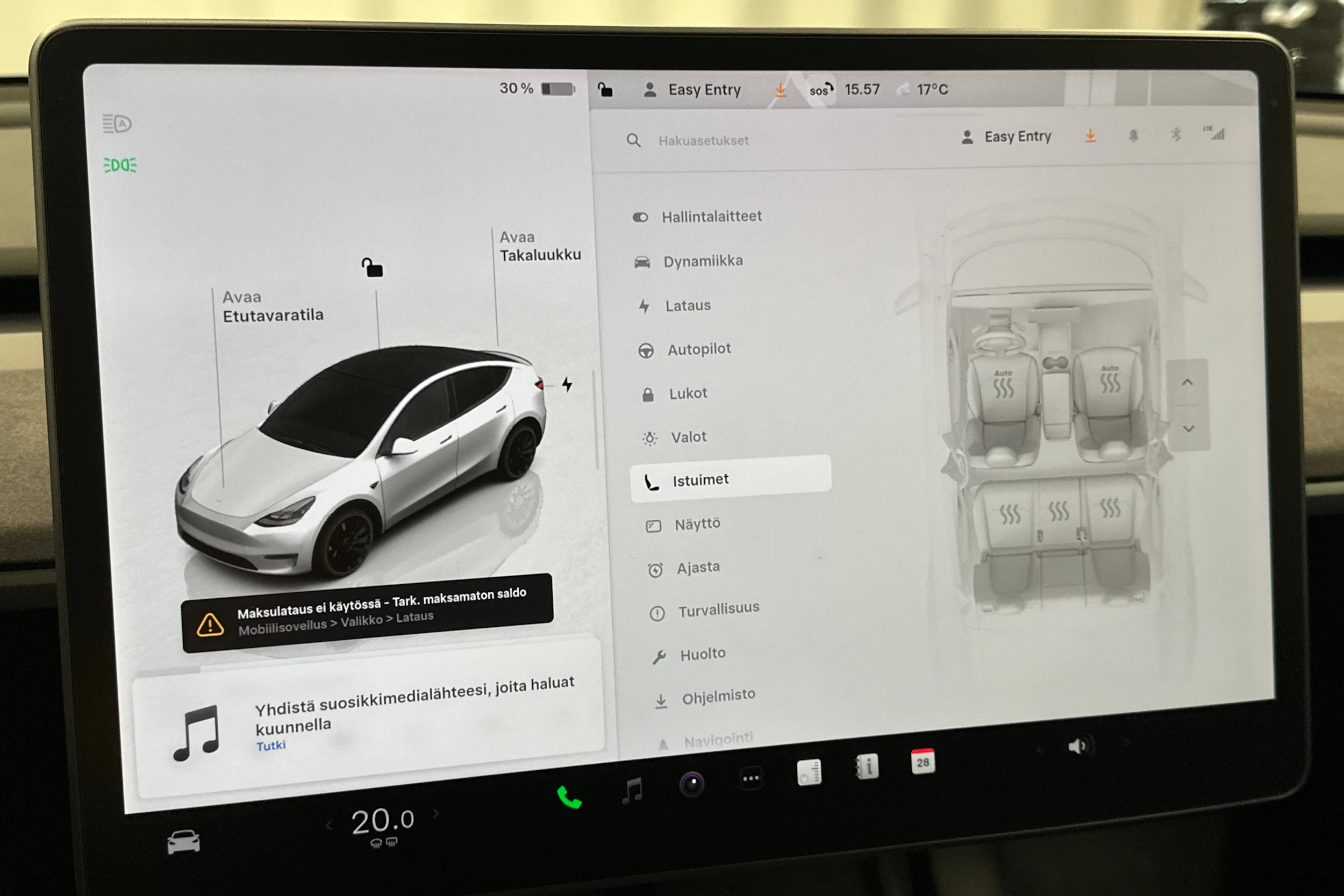 valkoinen Tesla Model Y 2022 kuva 27.