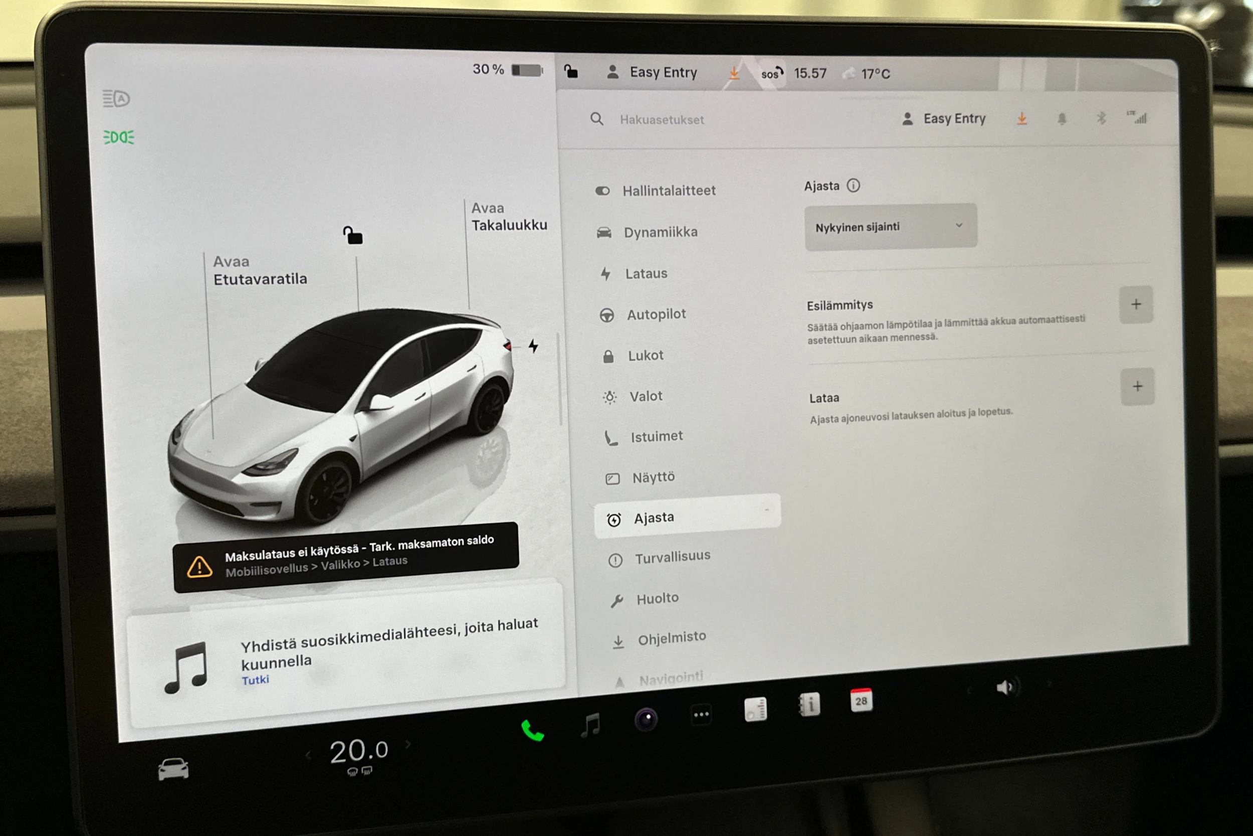 valkoinen Tesla Model Y 2022 kuva 28.