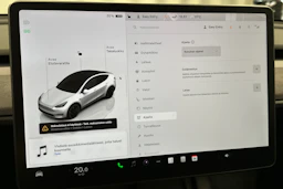 valkoinen Tesla Model Y 2022 kuva 28.