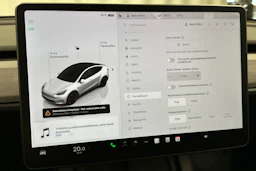 valkoinen Tesla Model Y 2022 kuva 29.