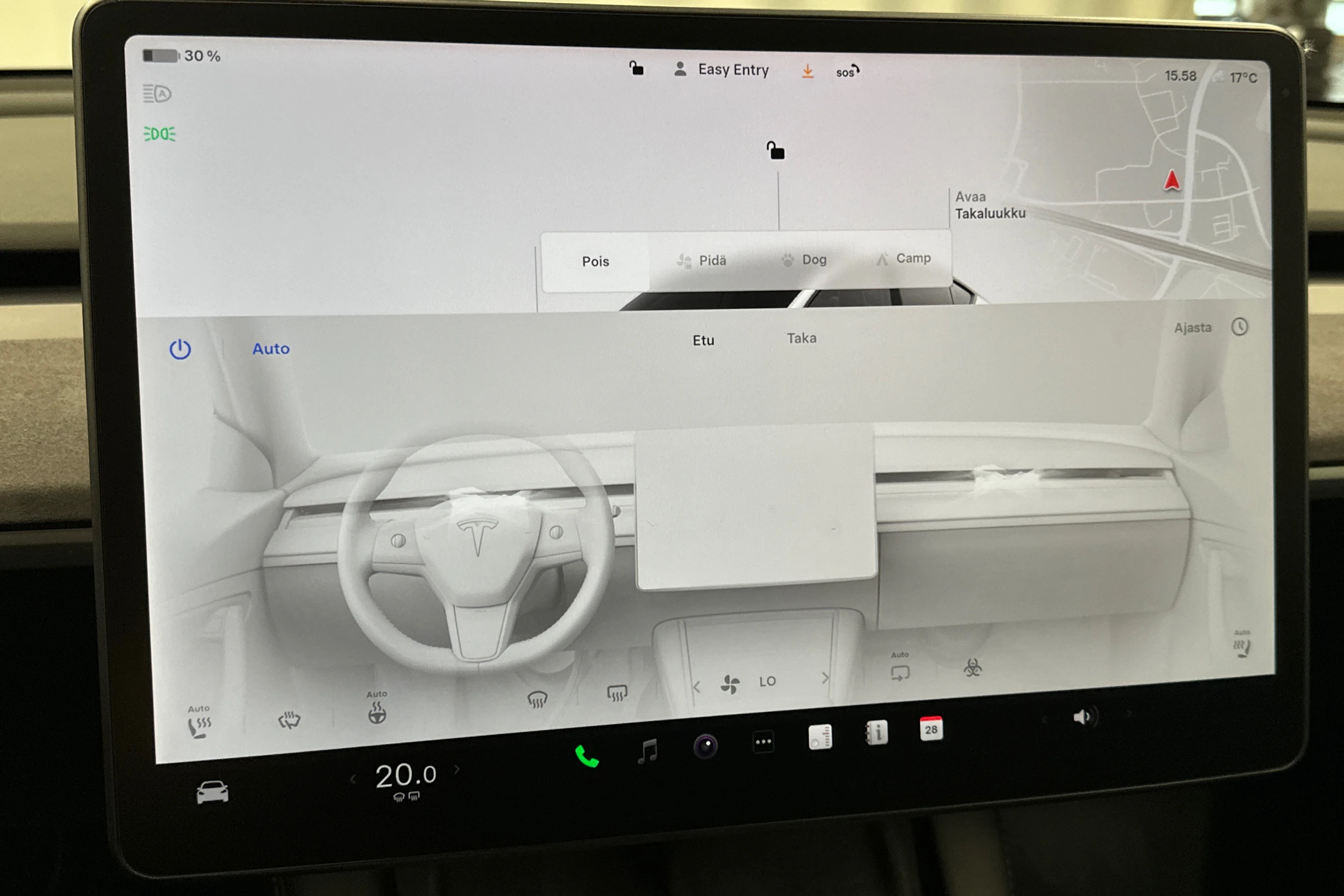 valkoinen Tesla Model Y 2022 kuva 31.