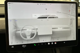 valkoinen Tesla Model Y 2022 kuva 31.