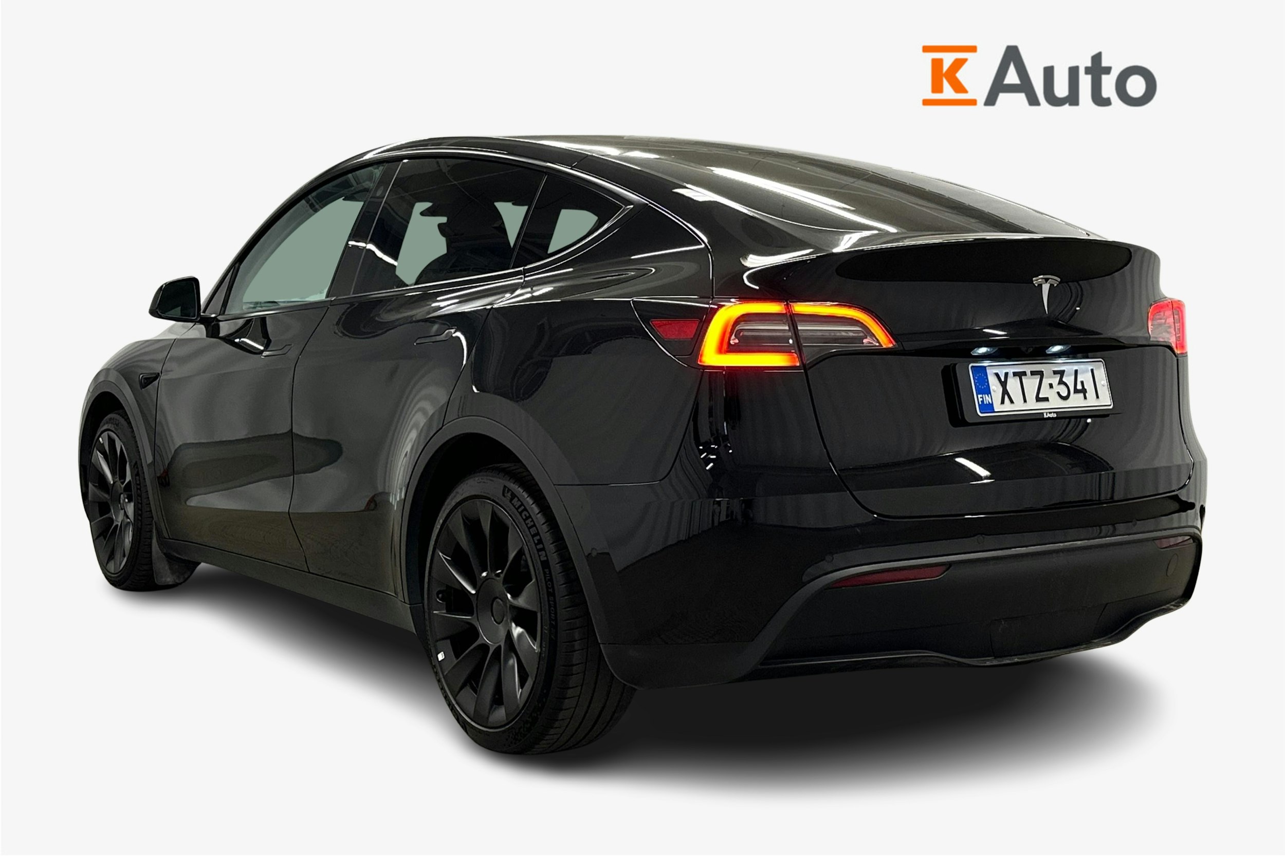 musta Tesla Model Y 2022 kuva 2.