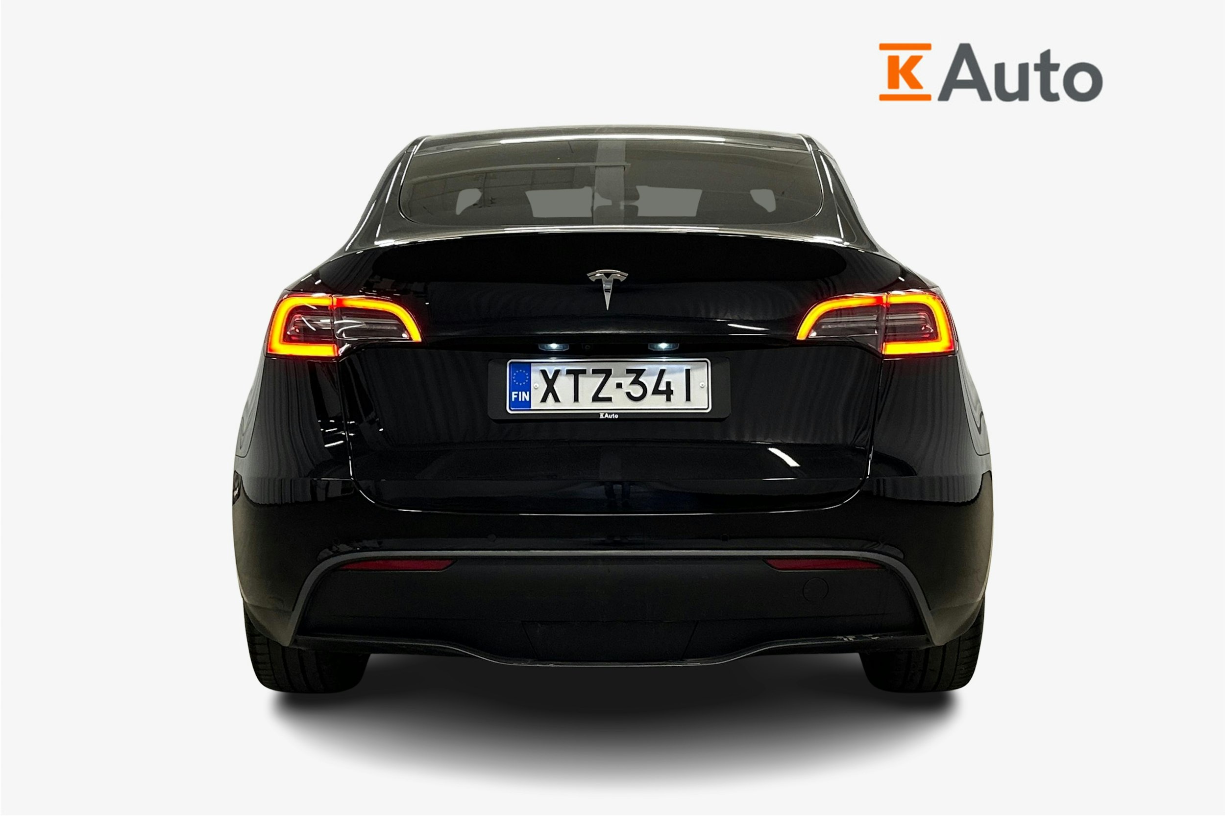 musta Tesla Model Y 2022 kuva 3.