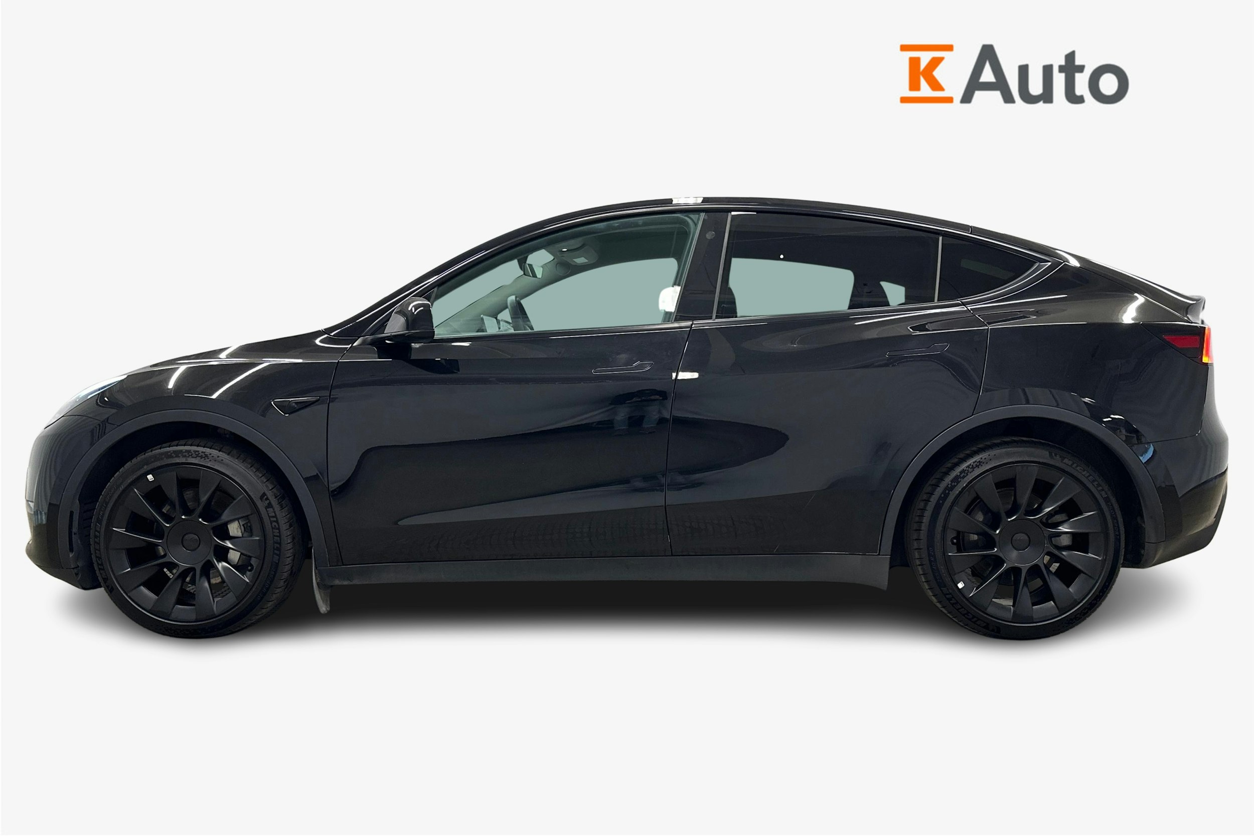 musta Tesla Model Y 2022 kuva 5.