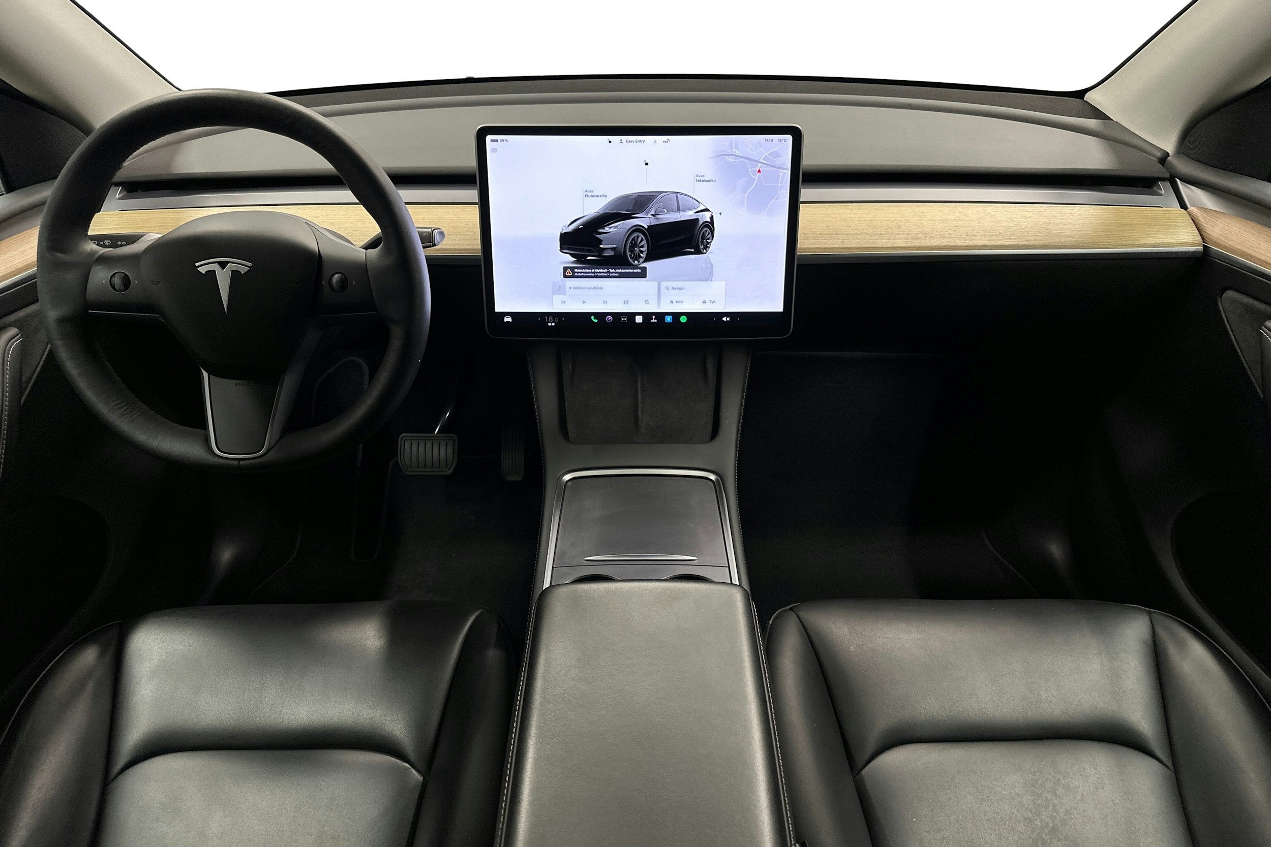 musta Tesla Model Y 2022 kuva 7.