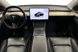 musta Tesla Model Y 2022 kuva 7.