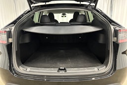 musta Tesla Model Y 2022 kuva 11.