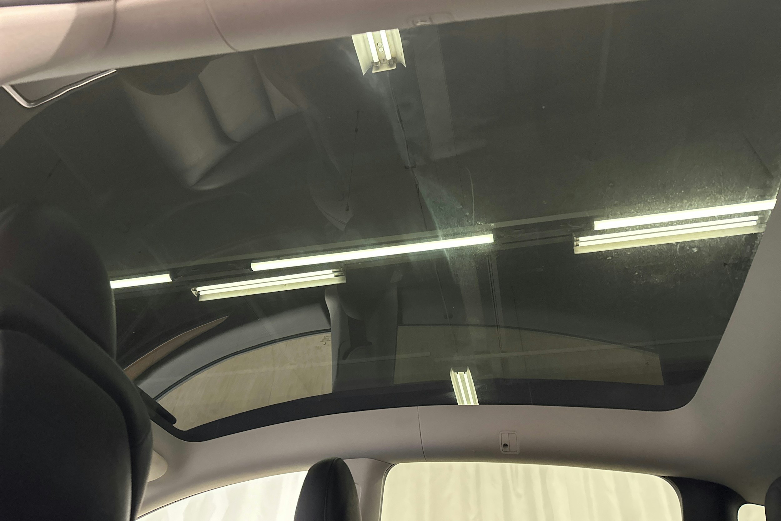 musta Tesla Model Y 2022 kuva 13.