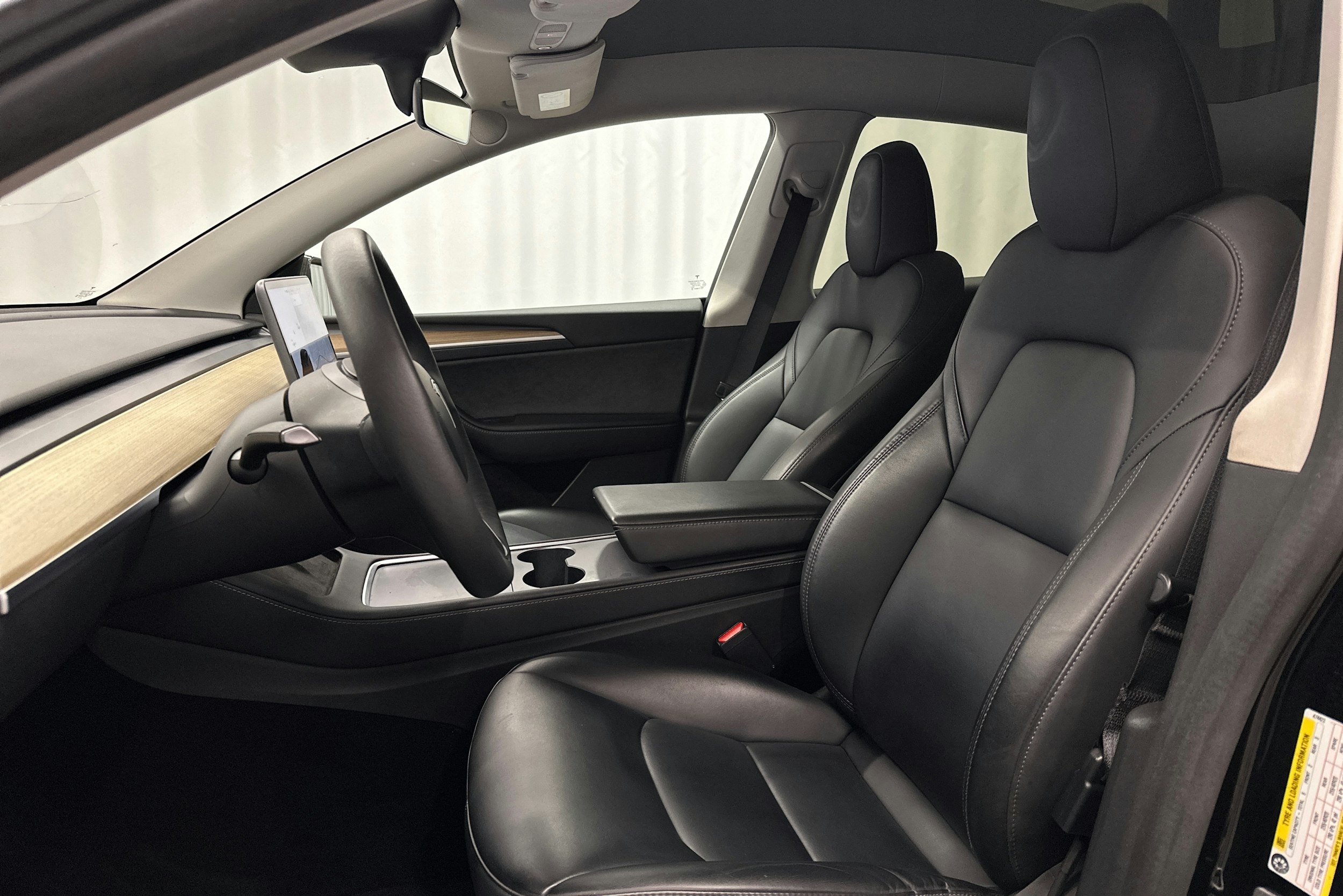 musta Tesla Model Y 2022 kuva 14.