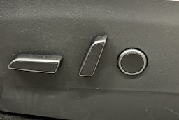 musta Tesla Model Y 2022 kuva 15.
