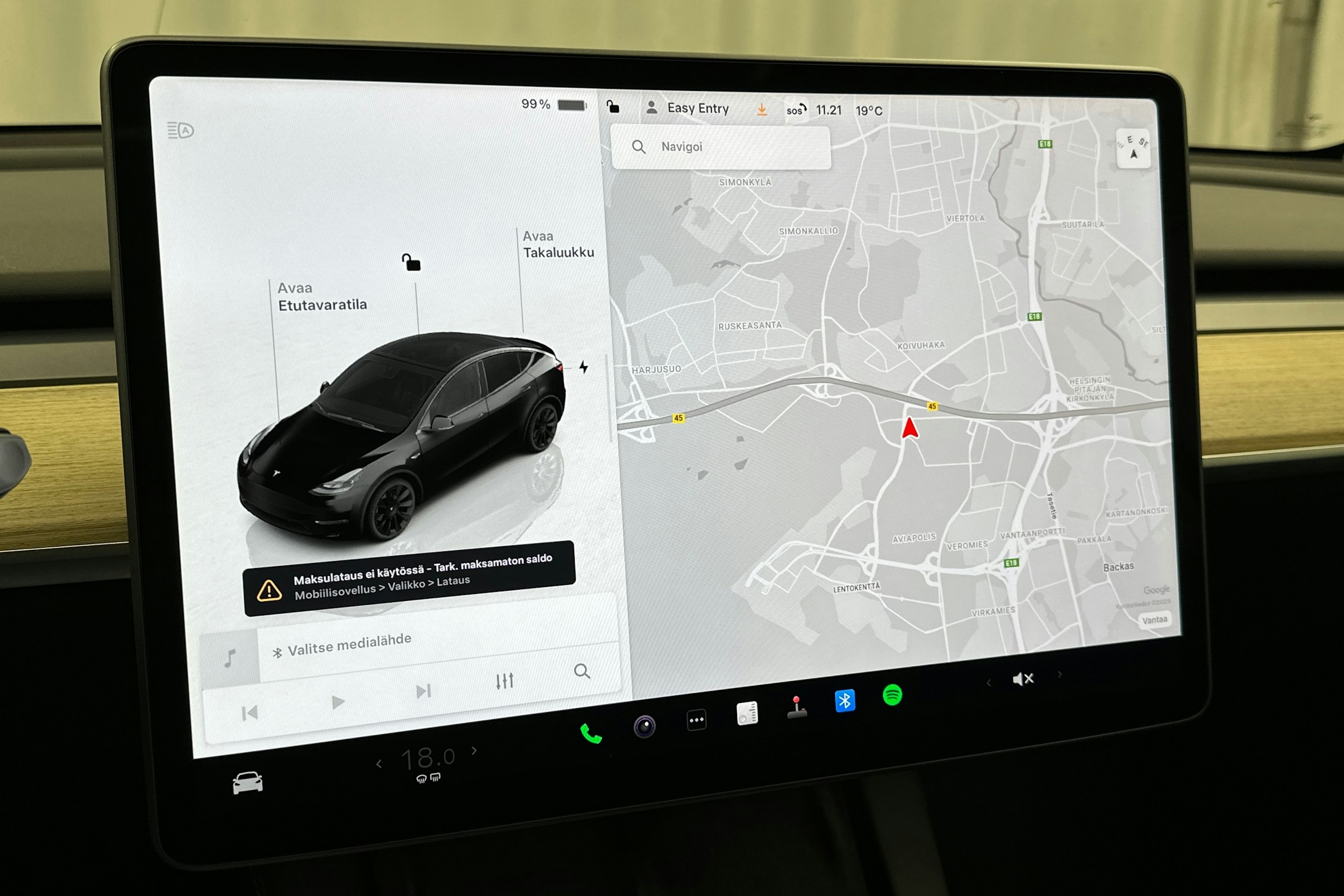musta Tesla Model Y 2022 kuva 17.