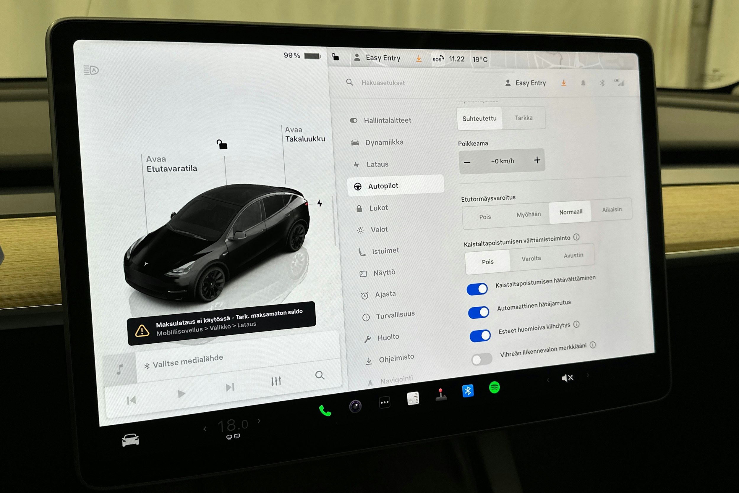 musta Tesla Model Y 2022 kuva 20.