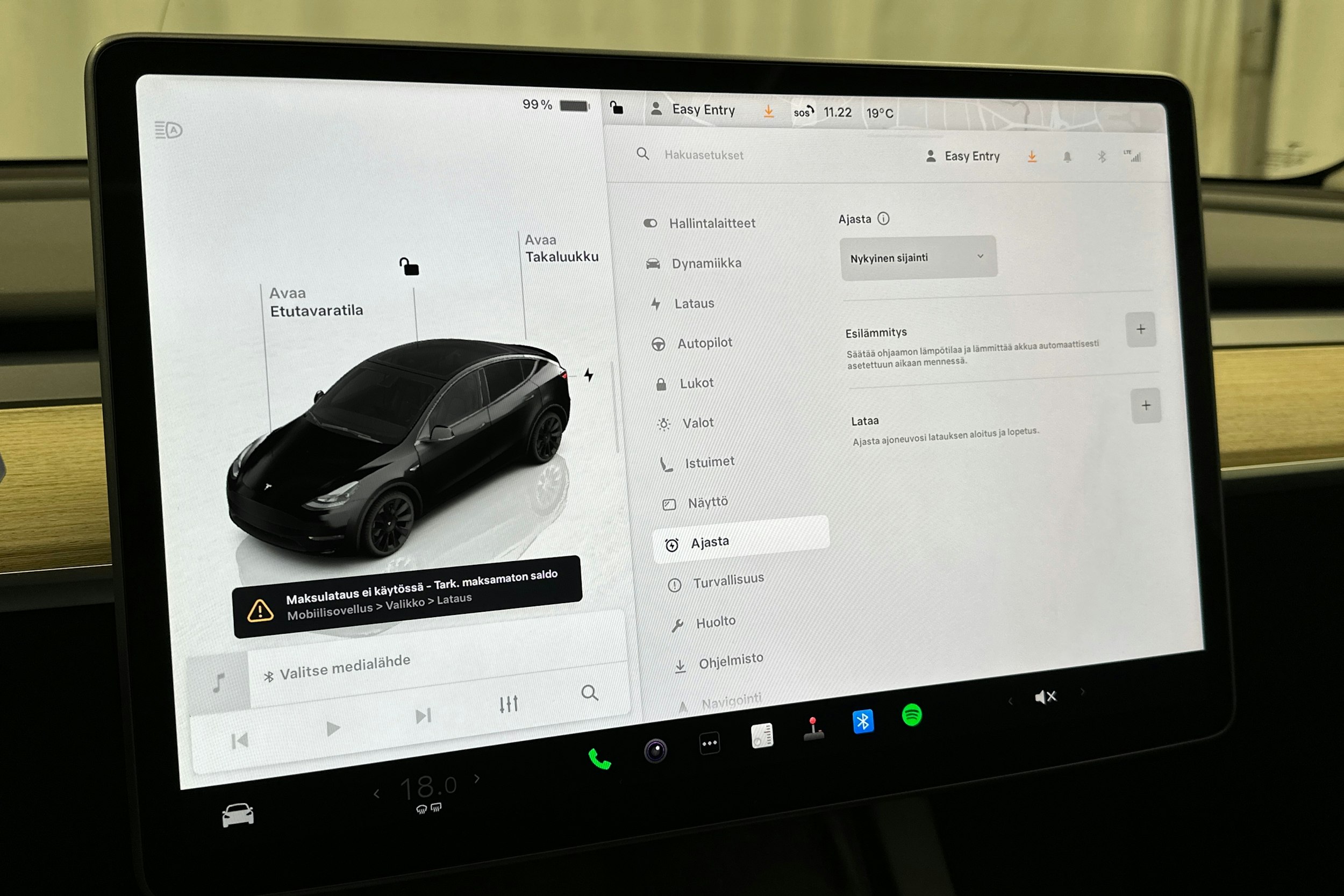 musta Tesla Model Y 2022 kuva 21.