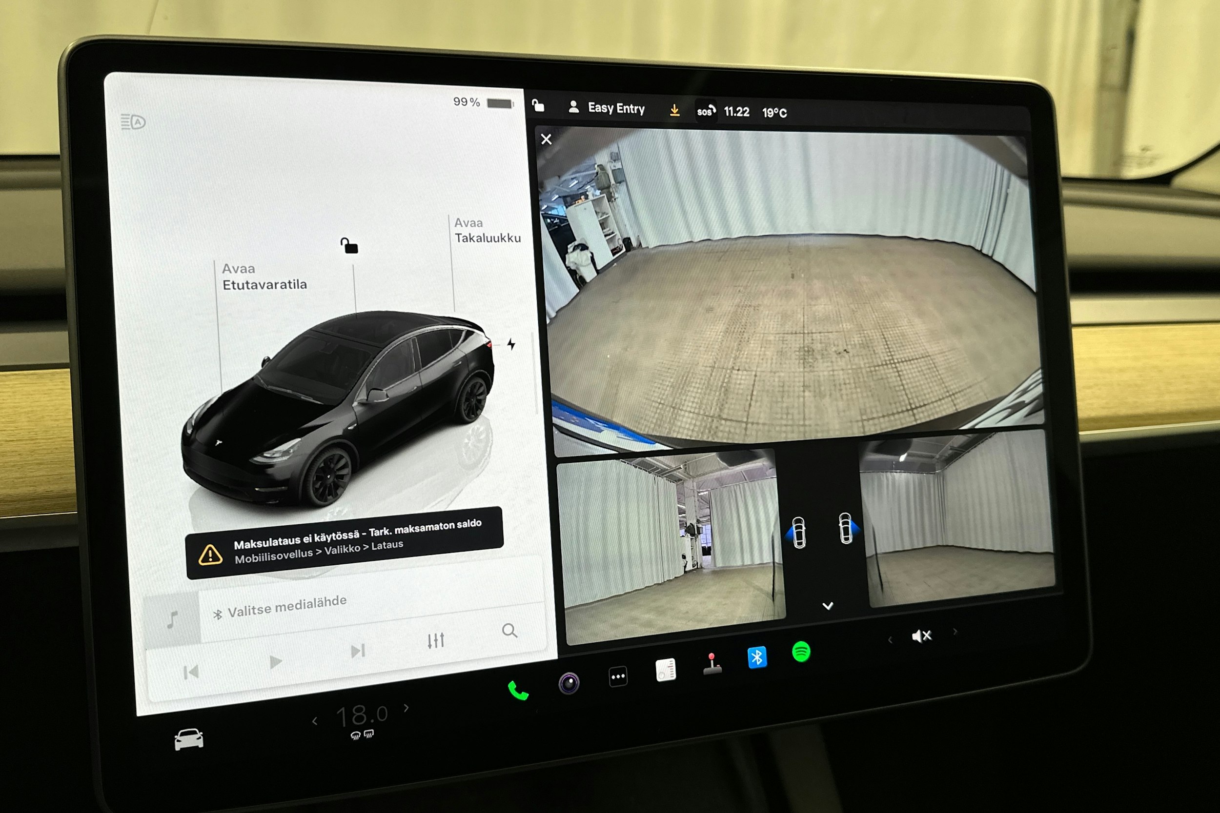 musta Tesla Model Y 2022 kuva 22.