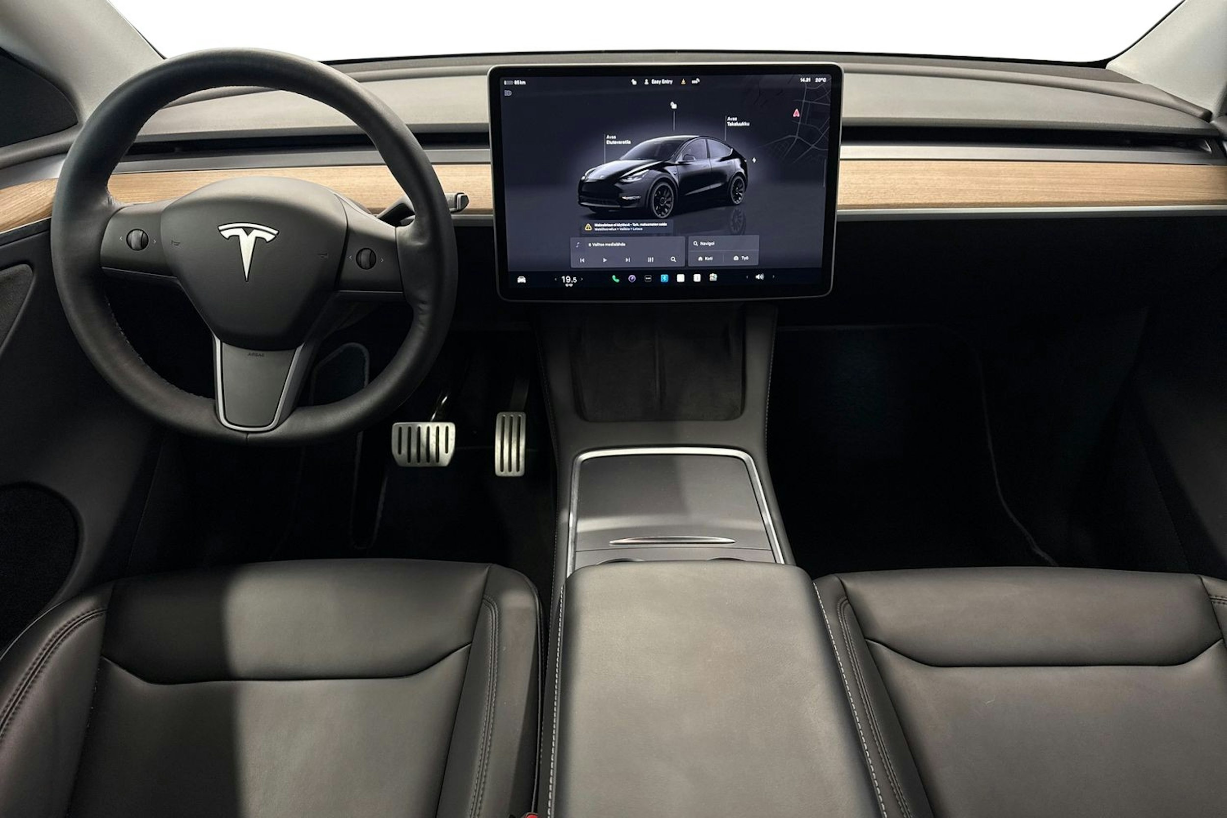 musta Tesla Model Y 2022 kuva 9.