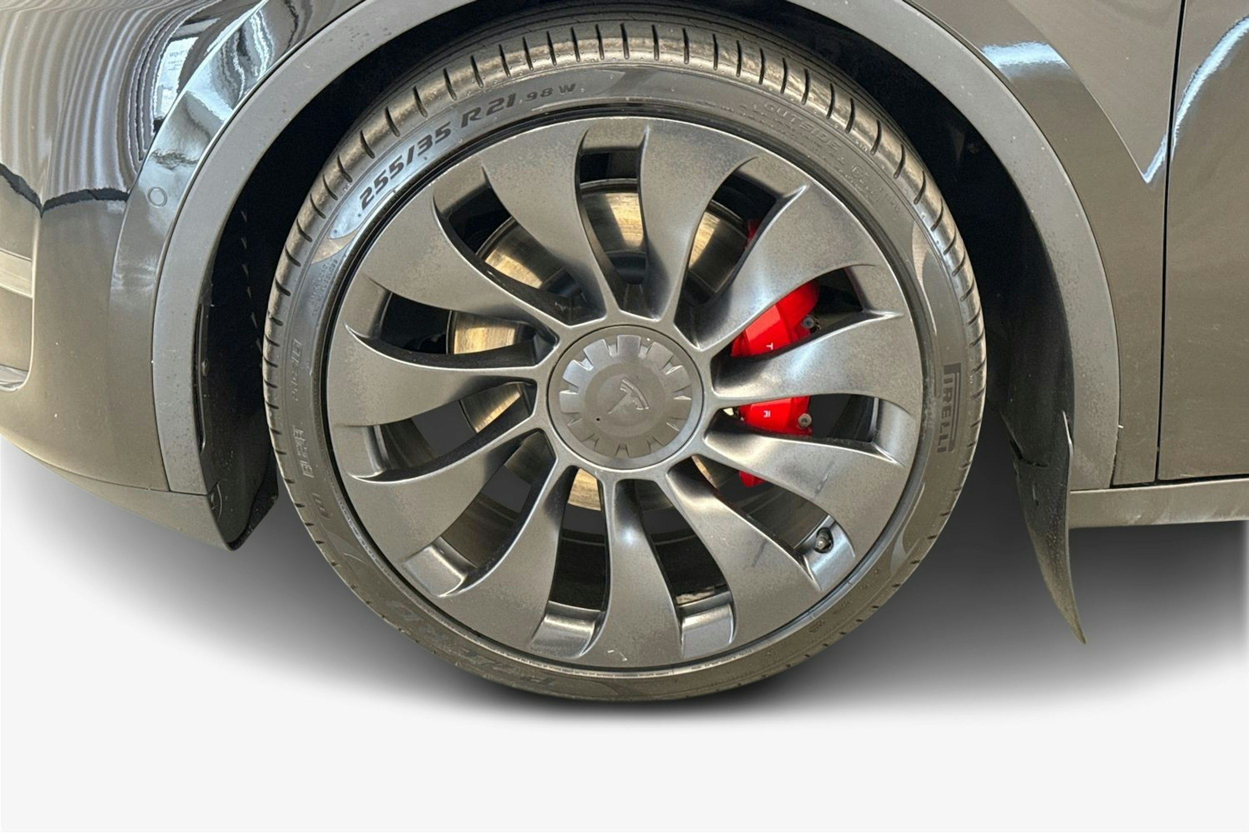 musta Tesla Model Y 2022 kuva 11.