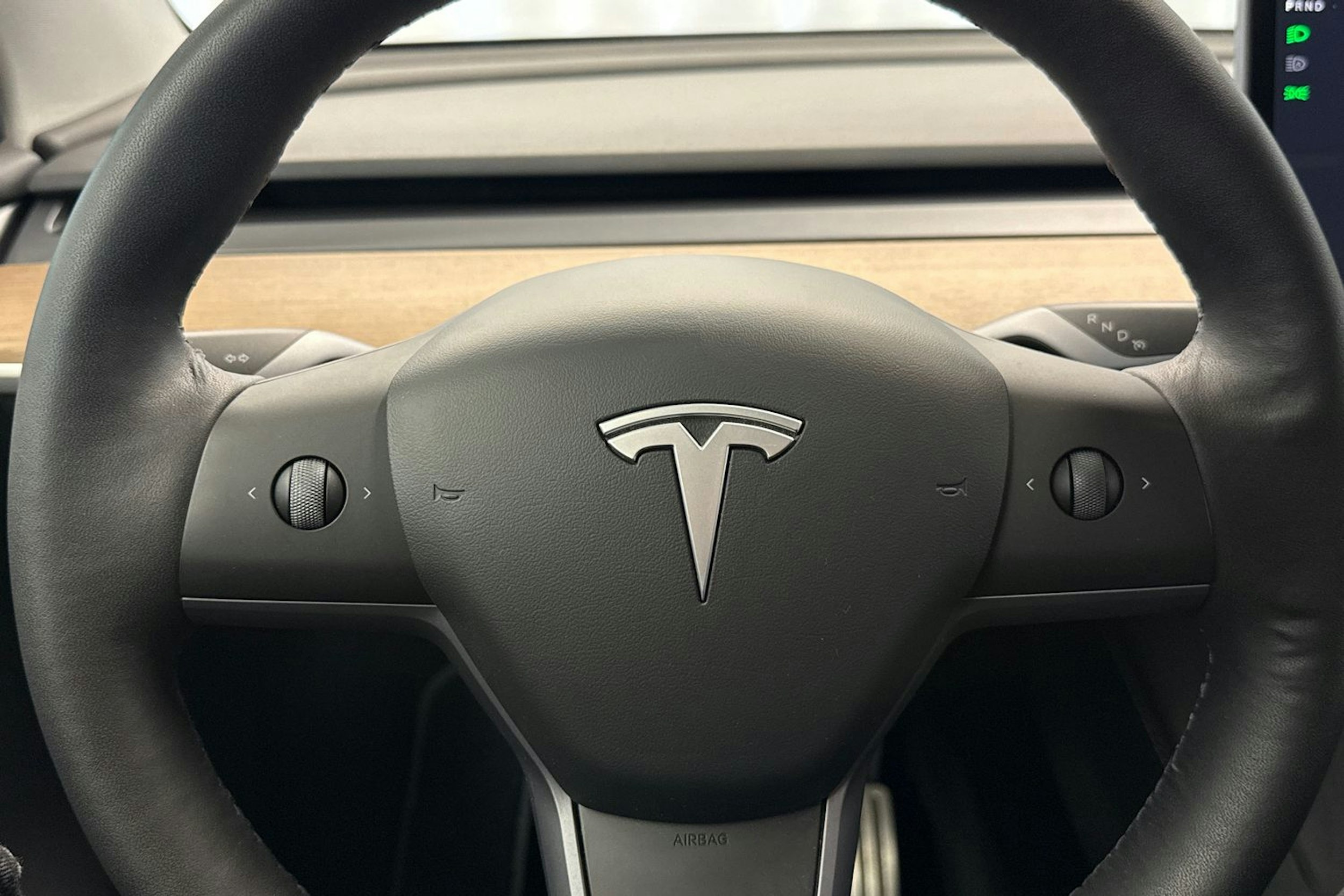 musta Tesla Model Y 2022 kuva 14.