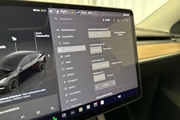 musta Tesla Model Y 2022 kuva 16.